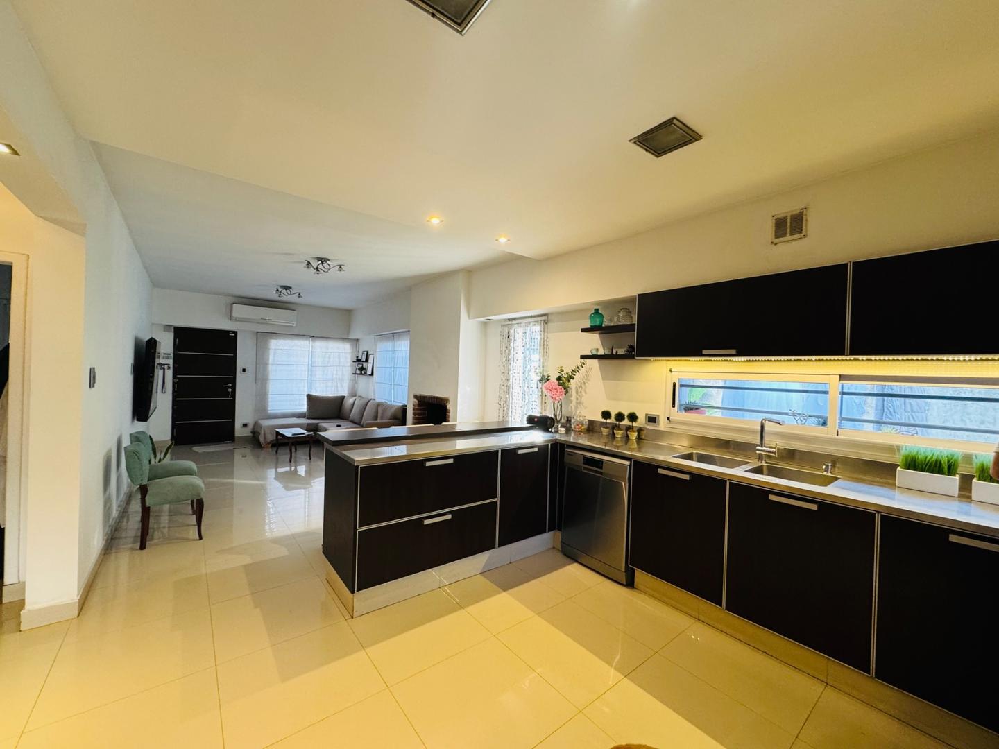 Casa en Venta en Temperley, USD 230.000