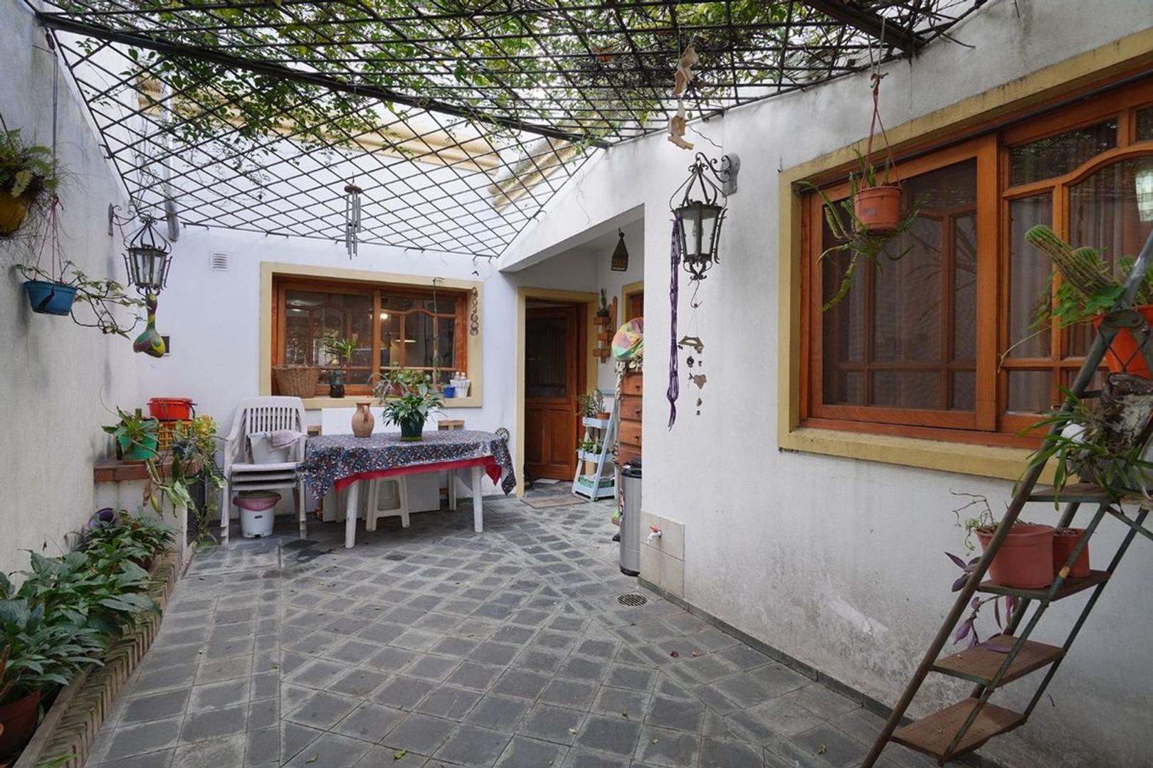 Casa 6 amb en venta en Lomas apta multifamiliar