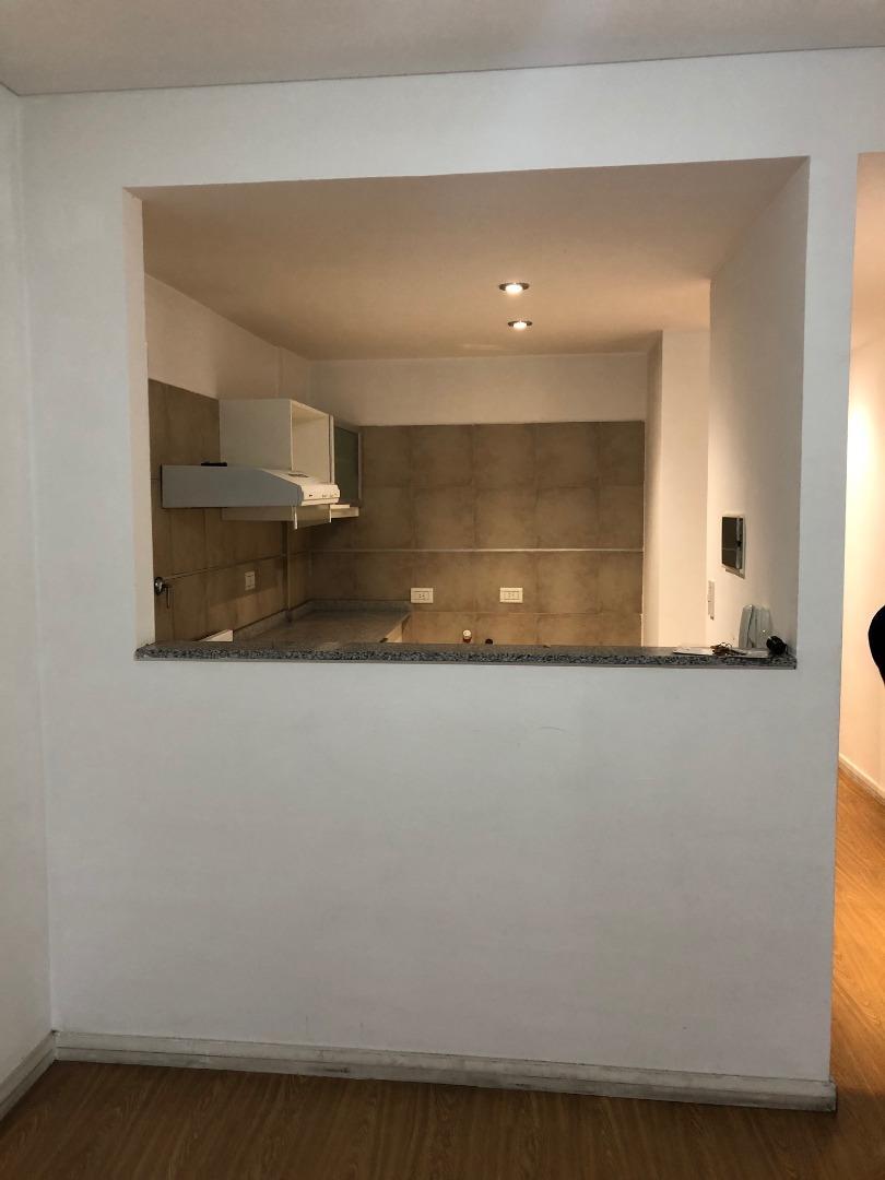 Gran Oportunidad - Dpto 2 amb con cochera - Saenz 338