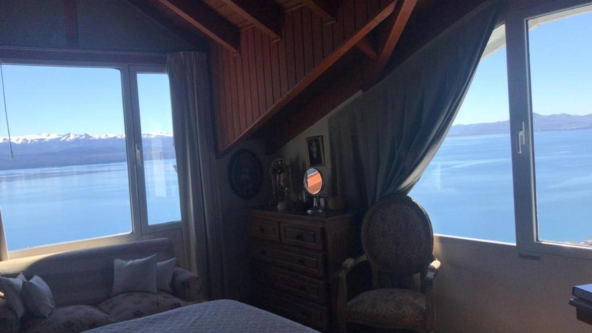 Amplio departamento con inmejorable vista al lago