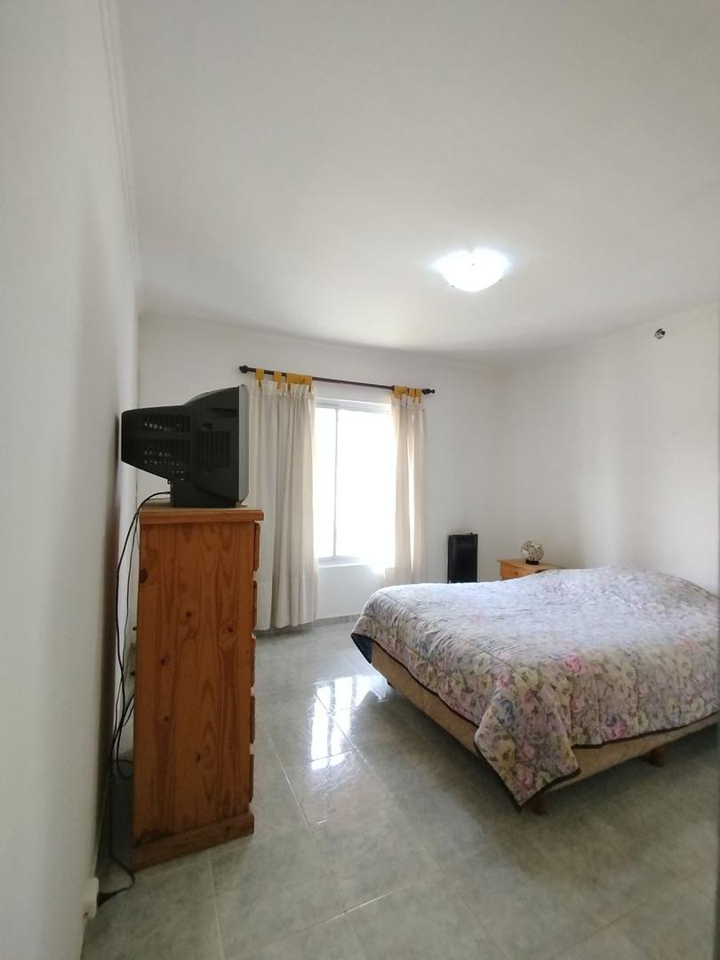 alquiler casa con quincho y cochera