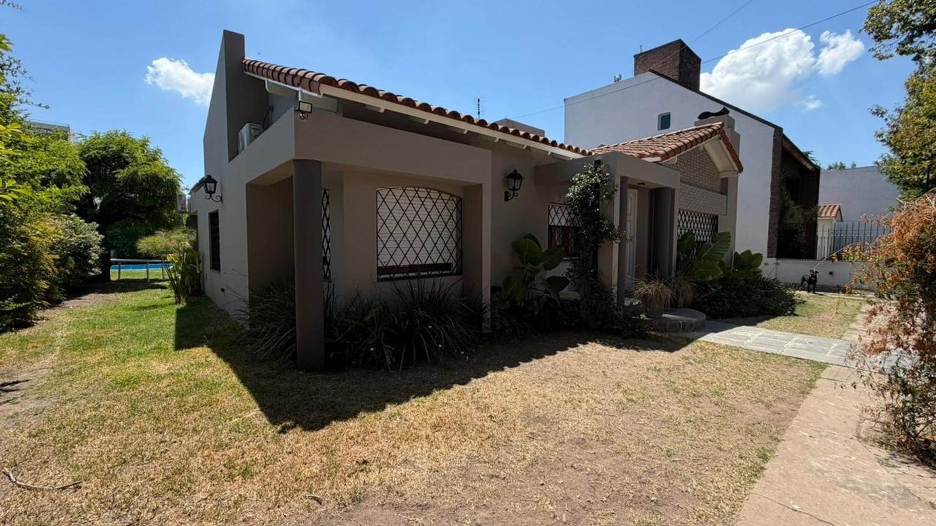 VENTA CHALET DOBLE LOTE ZONA MULTIFAMILIAR PADUA