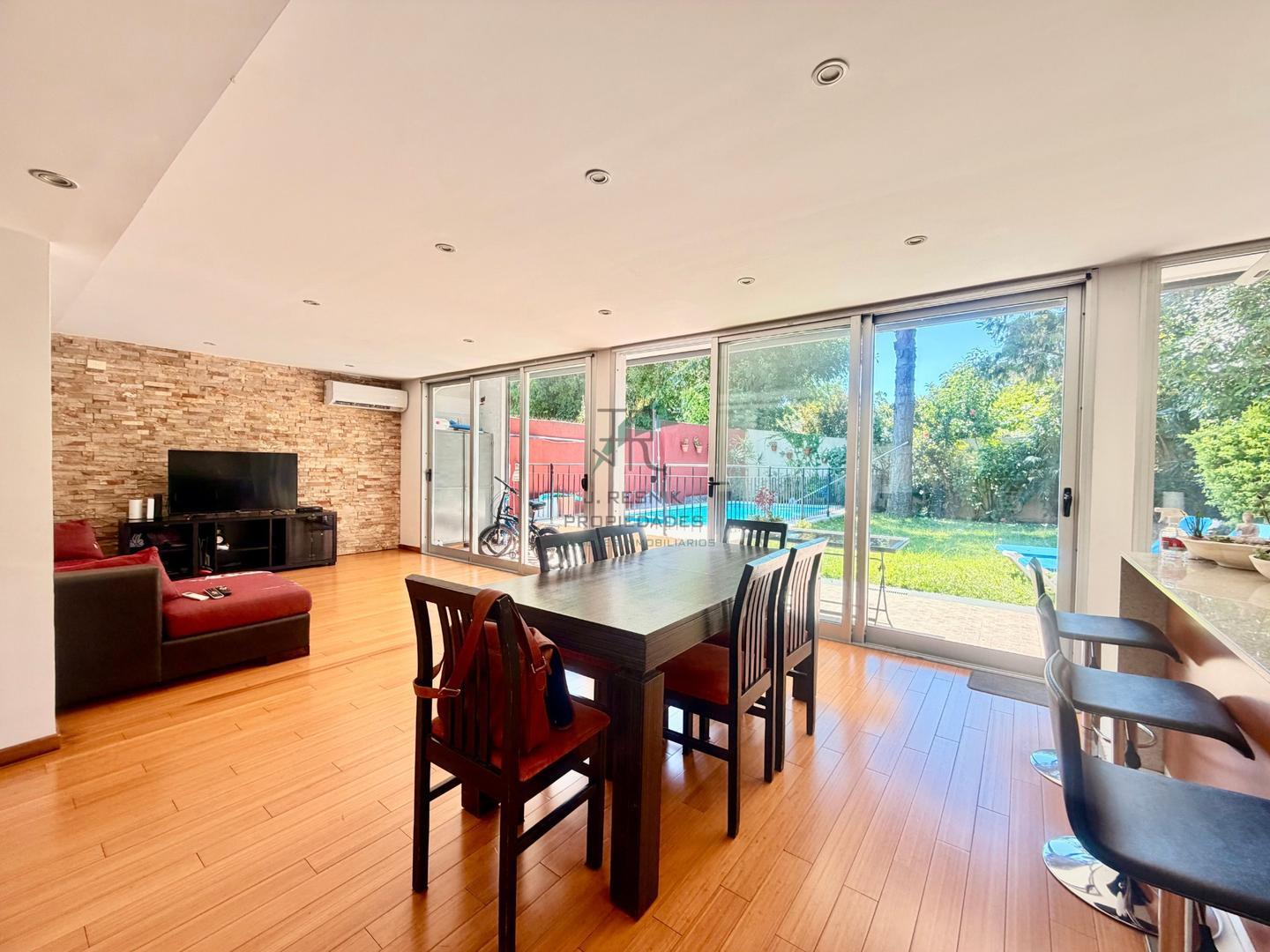 CASA EN MARTINEZ 3 DORMITORIOS PILETA IMPECABLE