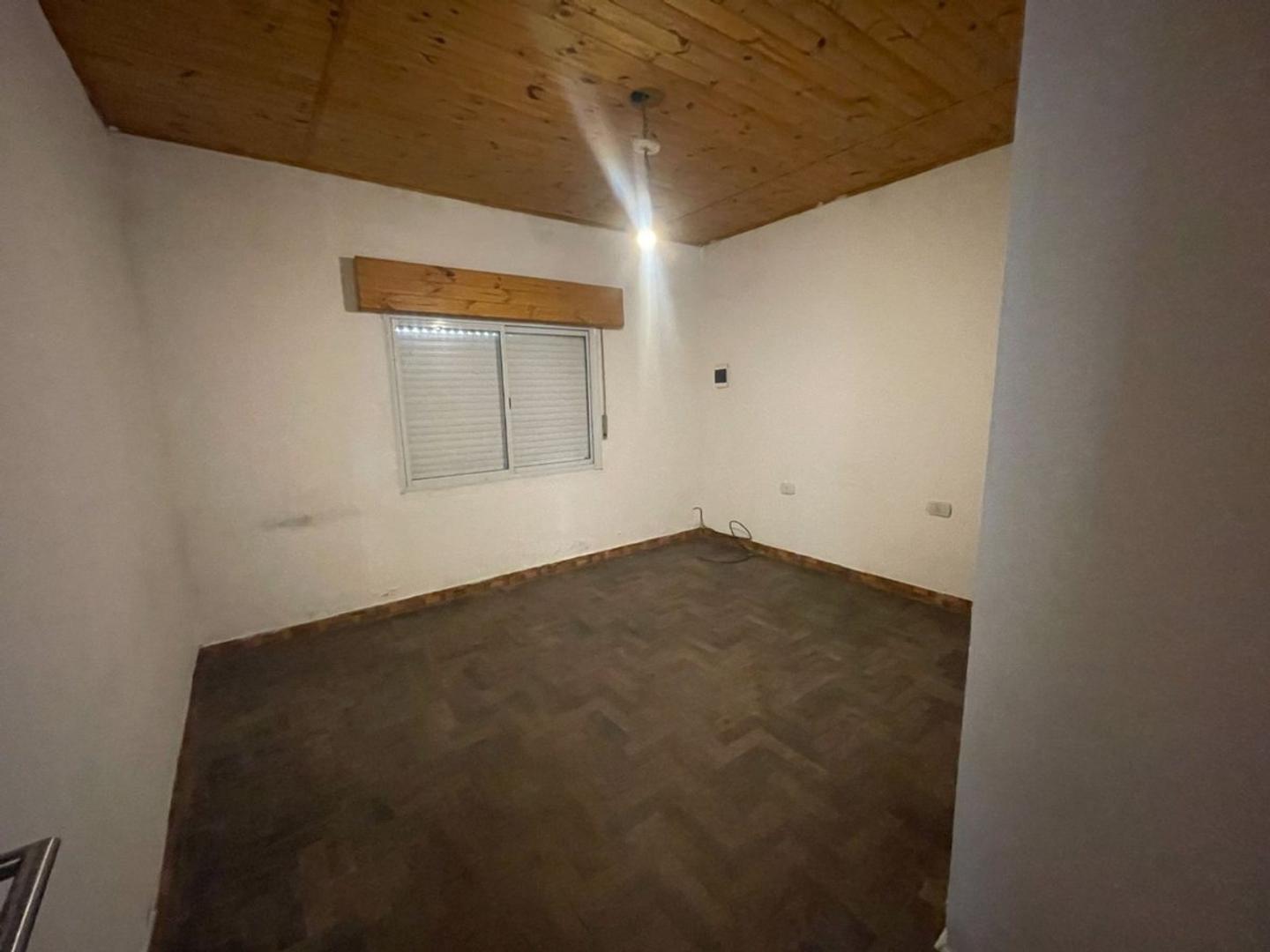 Casa 4 ambientes con 1 baño