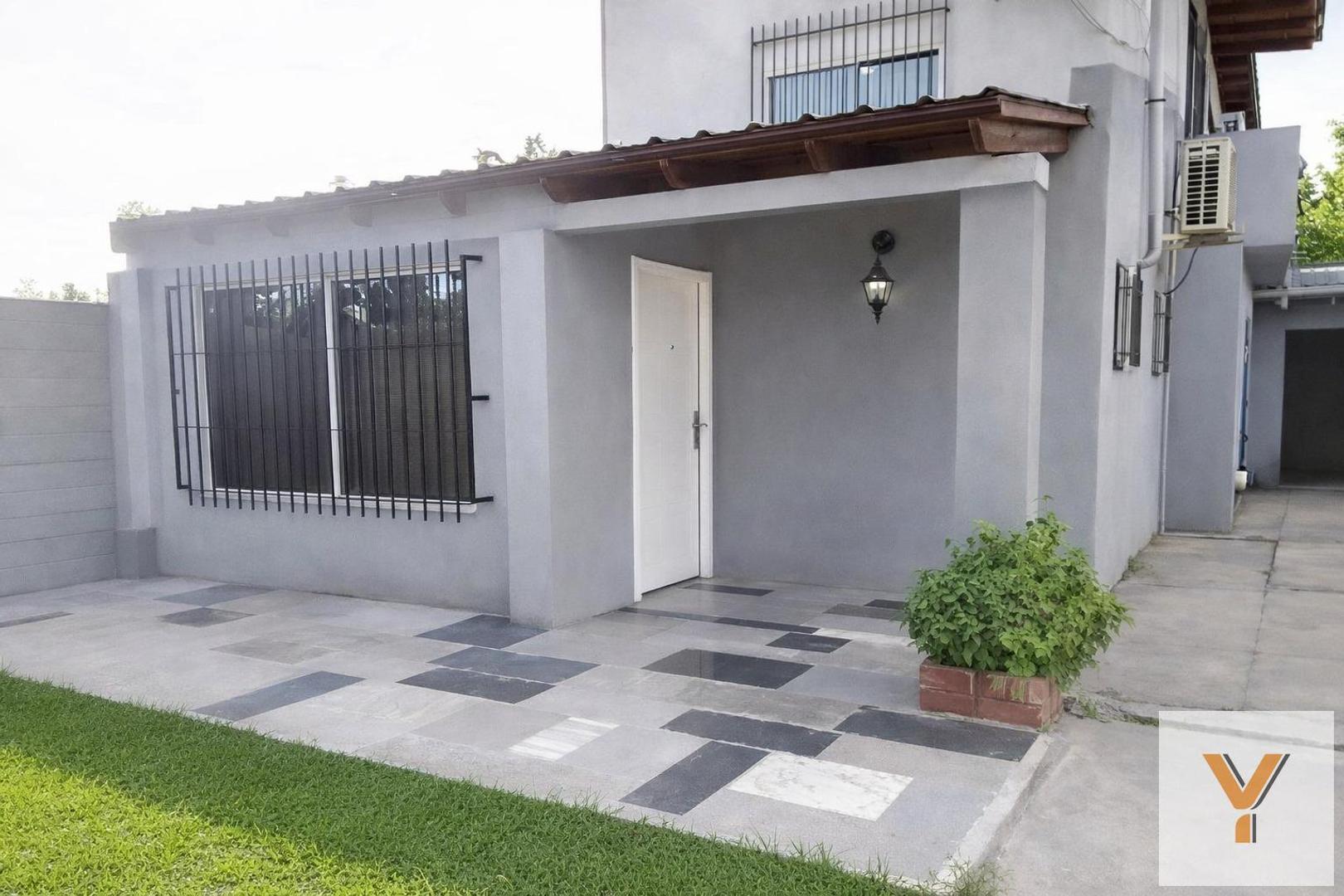 Casa en venta - 4 Dormitorios 2 Baños - Cochera - 400Mts2 - Los Hornos