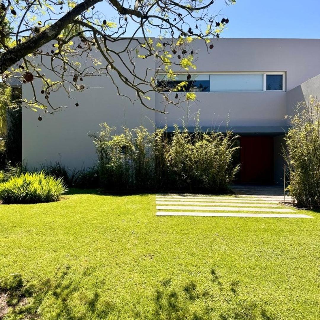 Avenida De Los Bosques