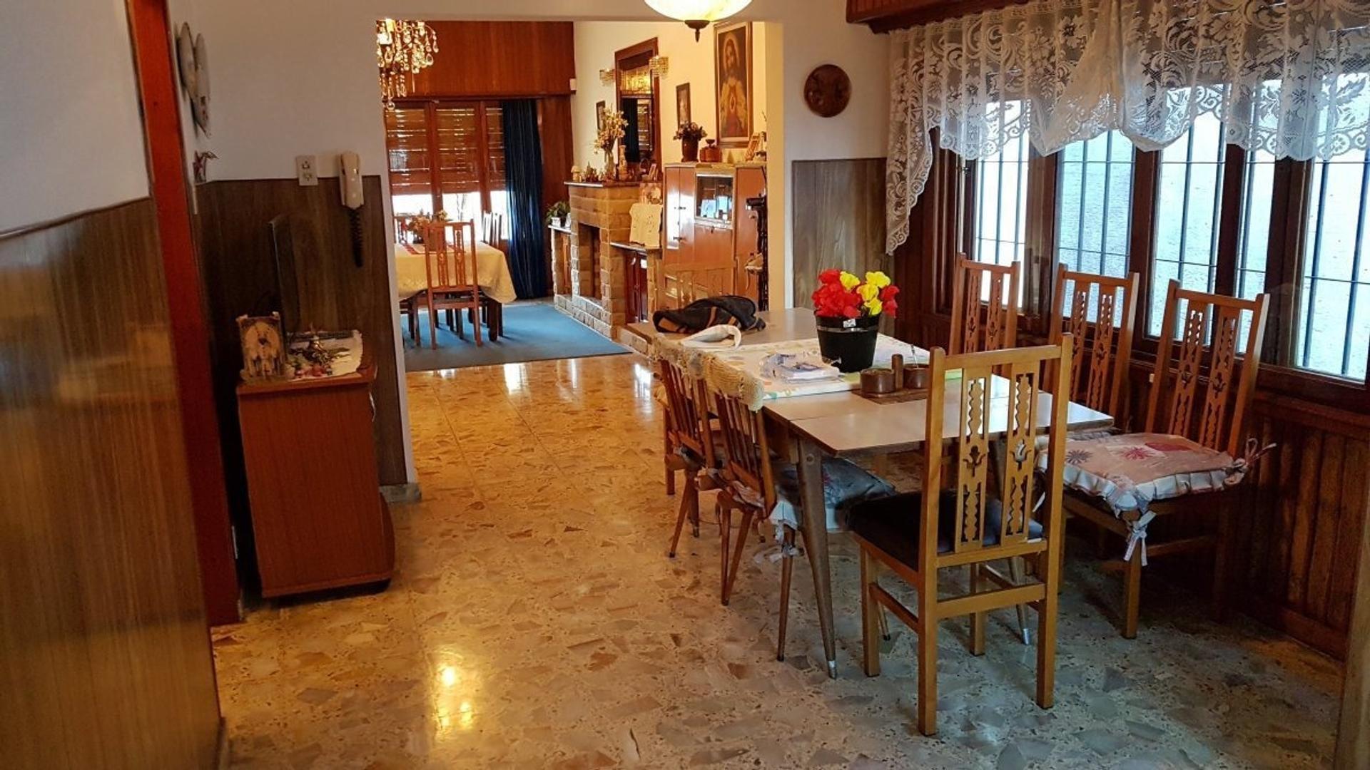 Casa 4 ambientes con 1 baño