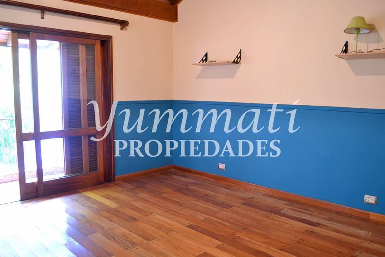 Casa en Alquiler con 2 cocheras