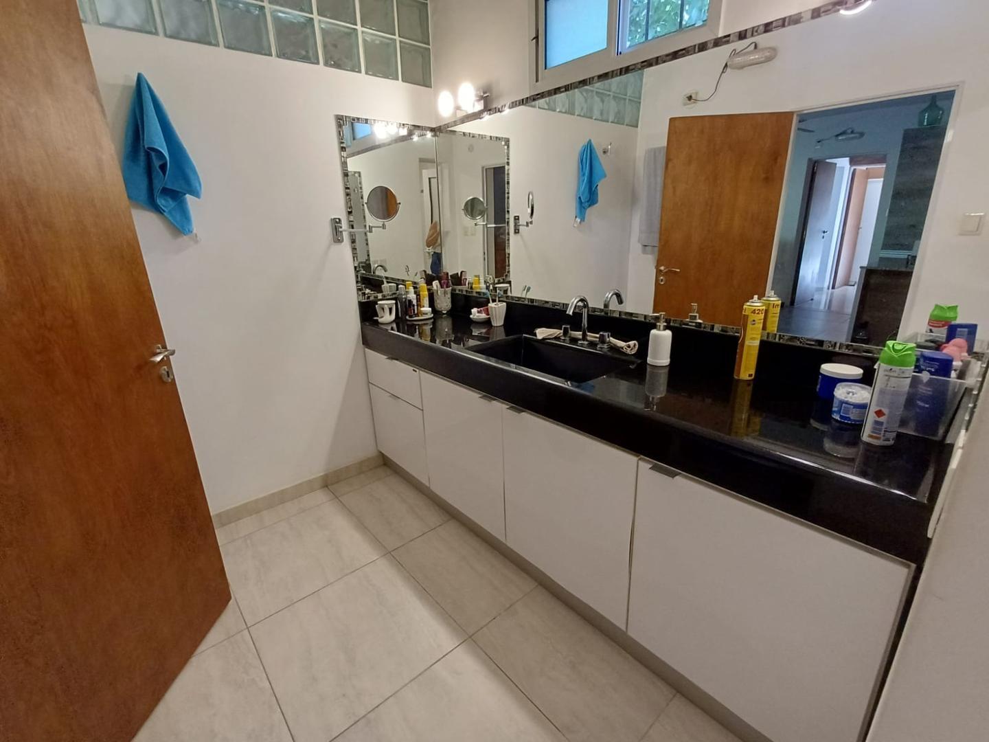 CASA EN VENTA CON PILETA EN ROLDAN