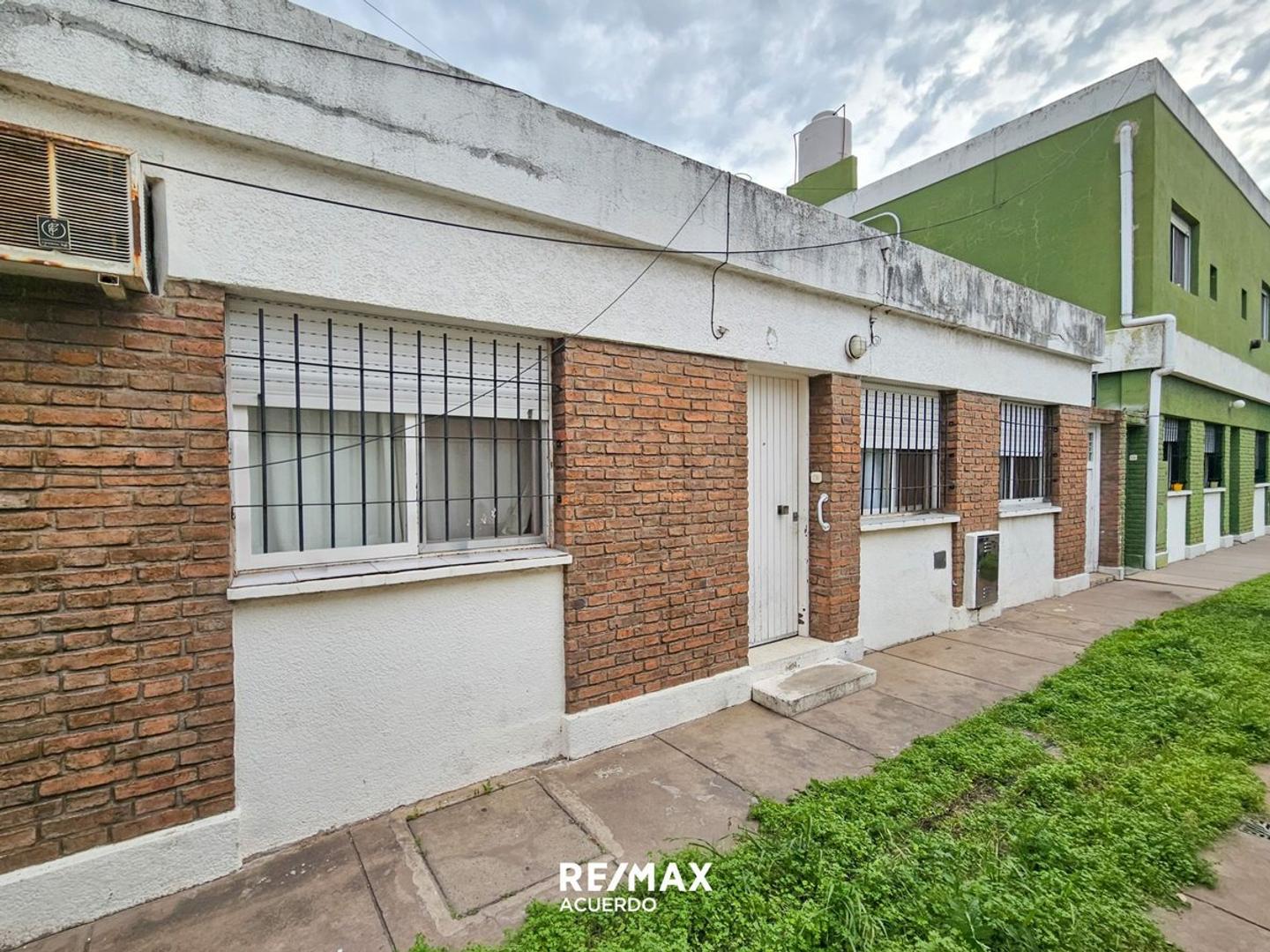 VENTA PH CASA MACROCENTRO 2 DORM Y PATIO CERRAD0
