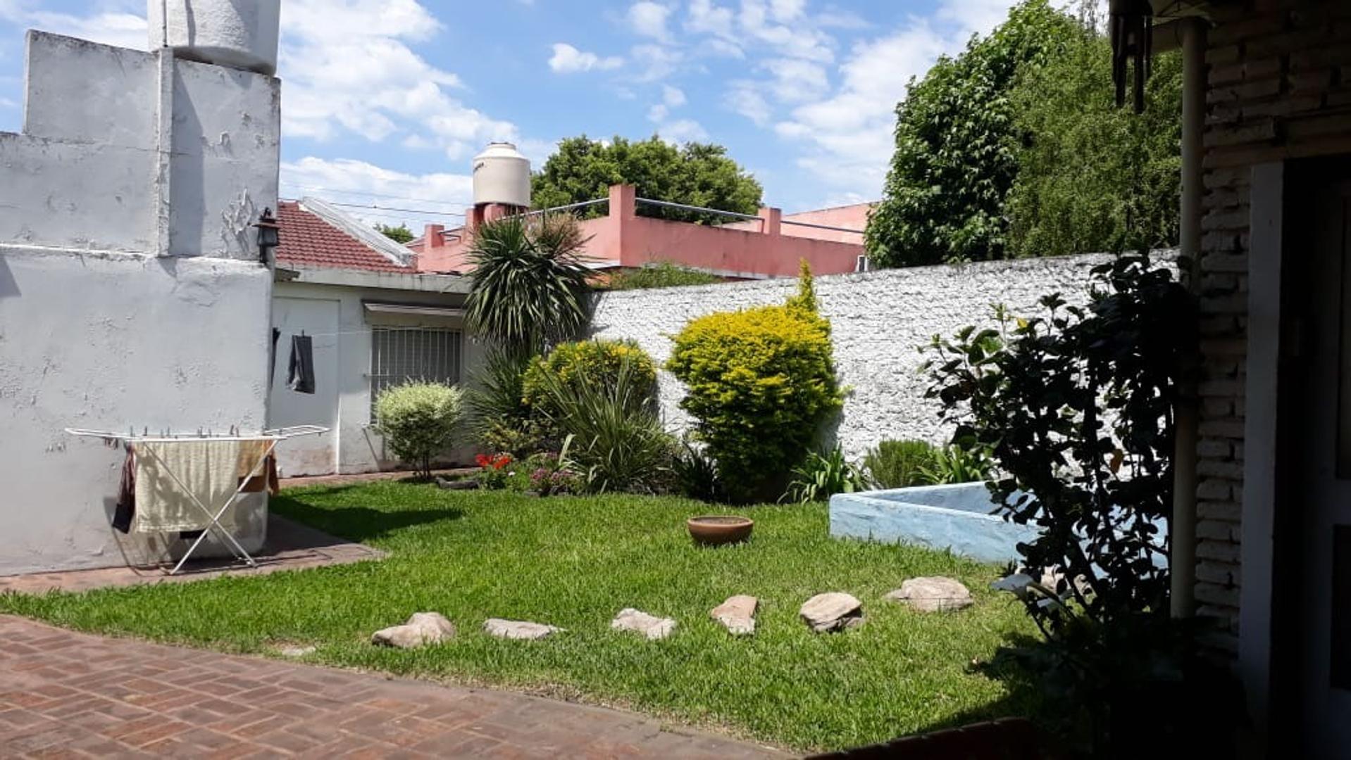 Casa en Venta con 3 cocheras