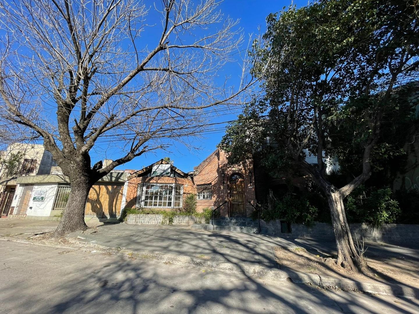 Morón Sur Casa en venta apto profesional o edificación