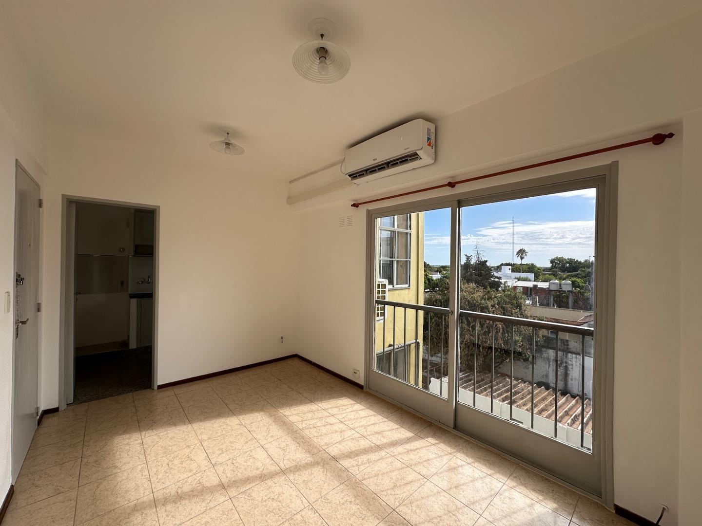 H. Yrigoyen 477 , Piso 3