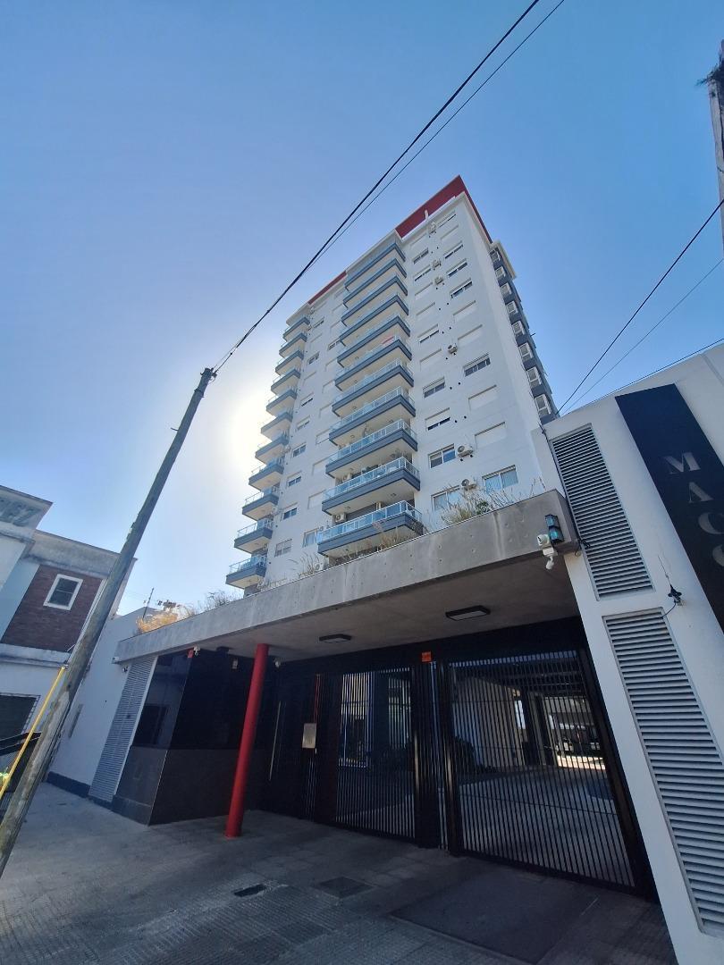 Venta Quilmes Ctro. 2 ambientes c/ cochera.