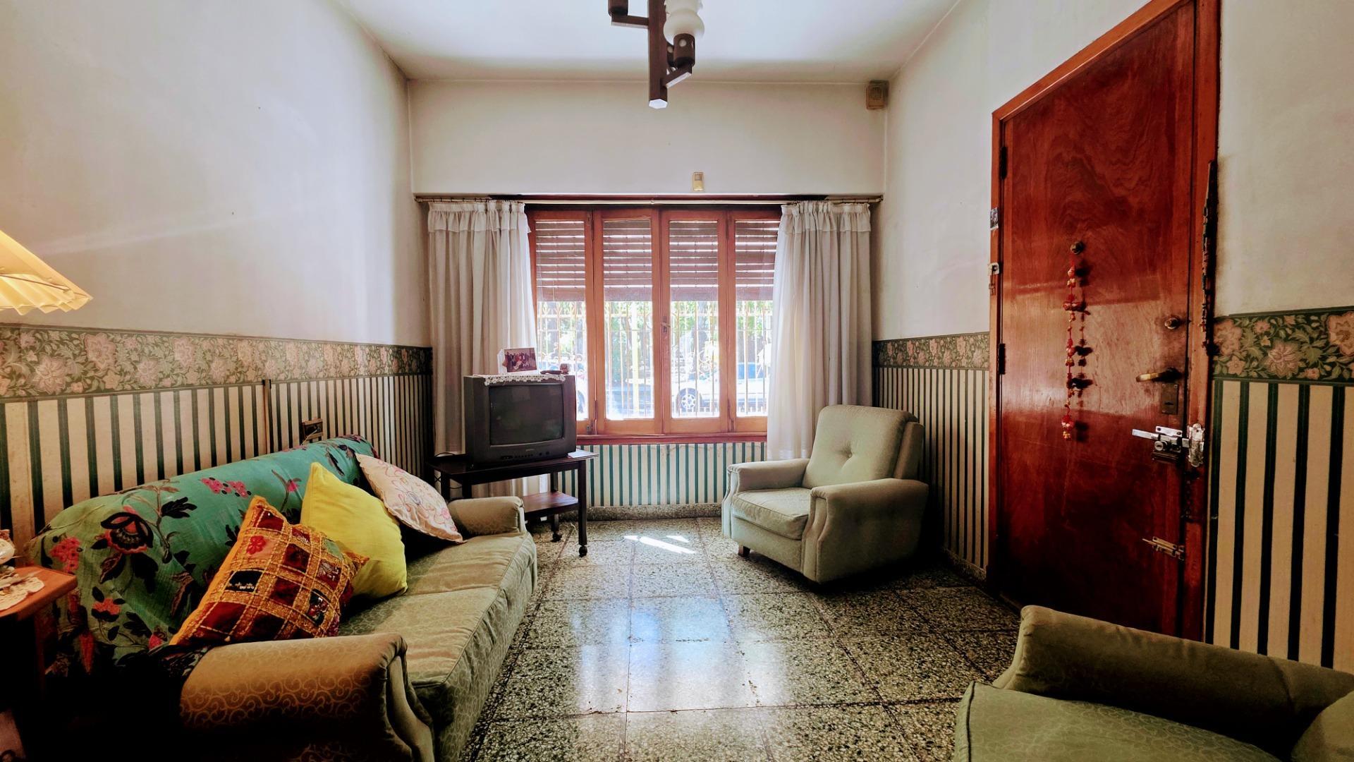 Venta Casa 3 Amb con cochera en Quilmes Oeste