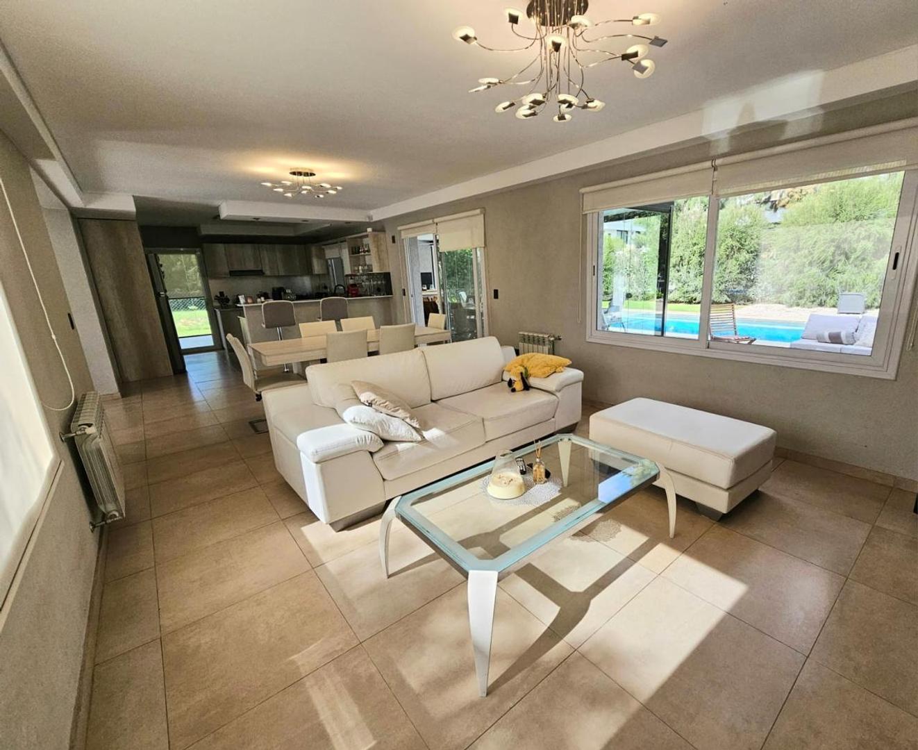 Casa 5 ambientes con 5 baños