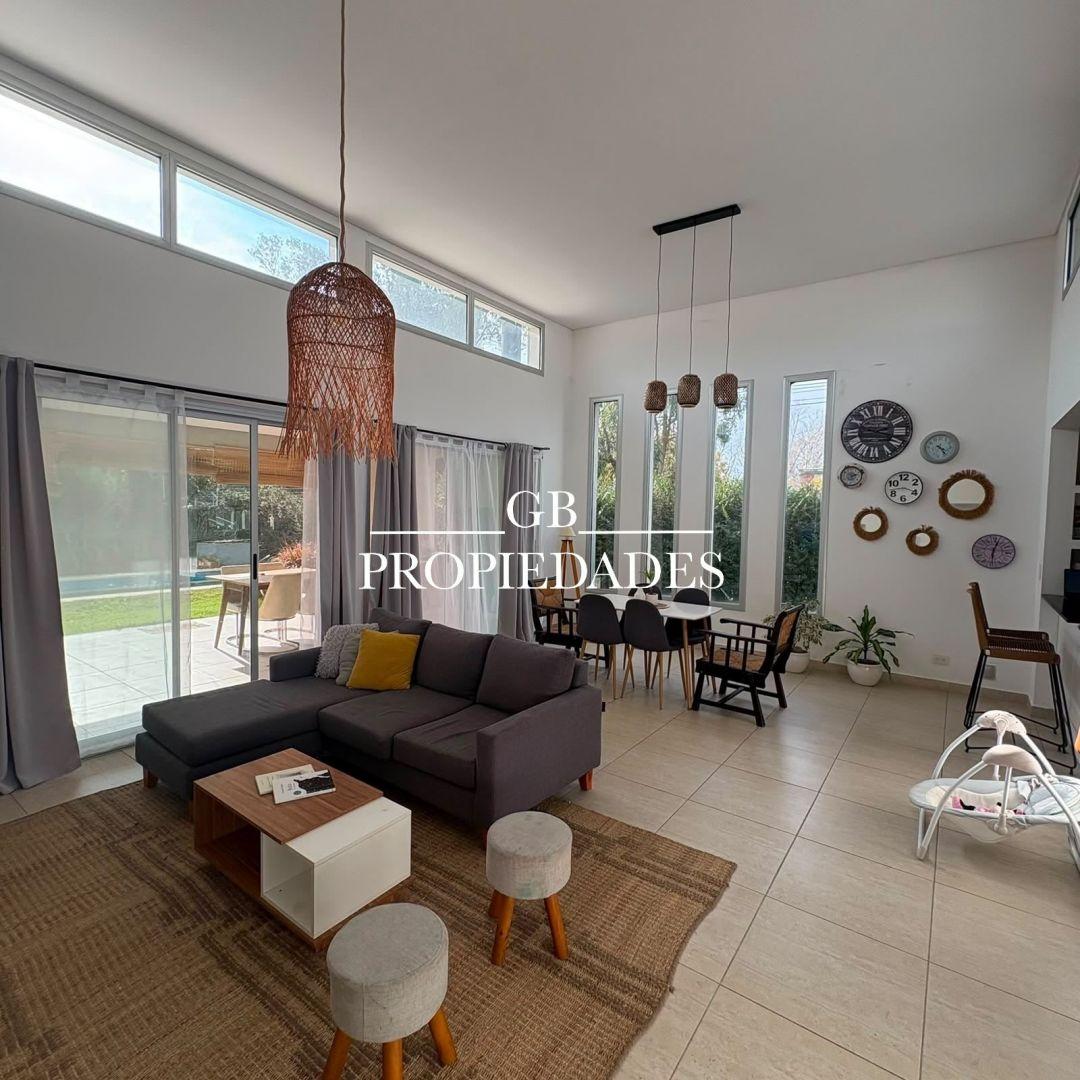 Venta de Casa 4 Ambientes en Santa Emilia, Pilar