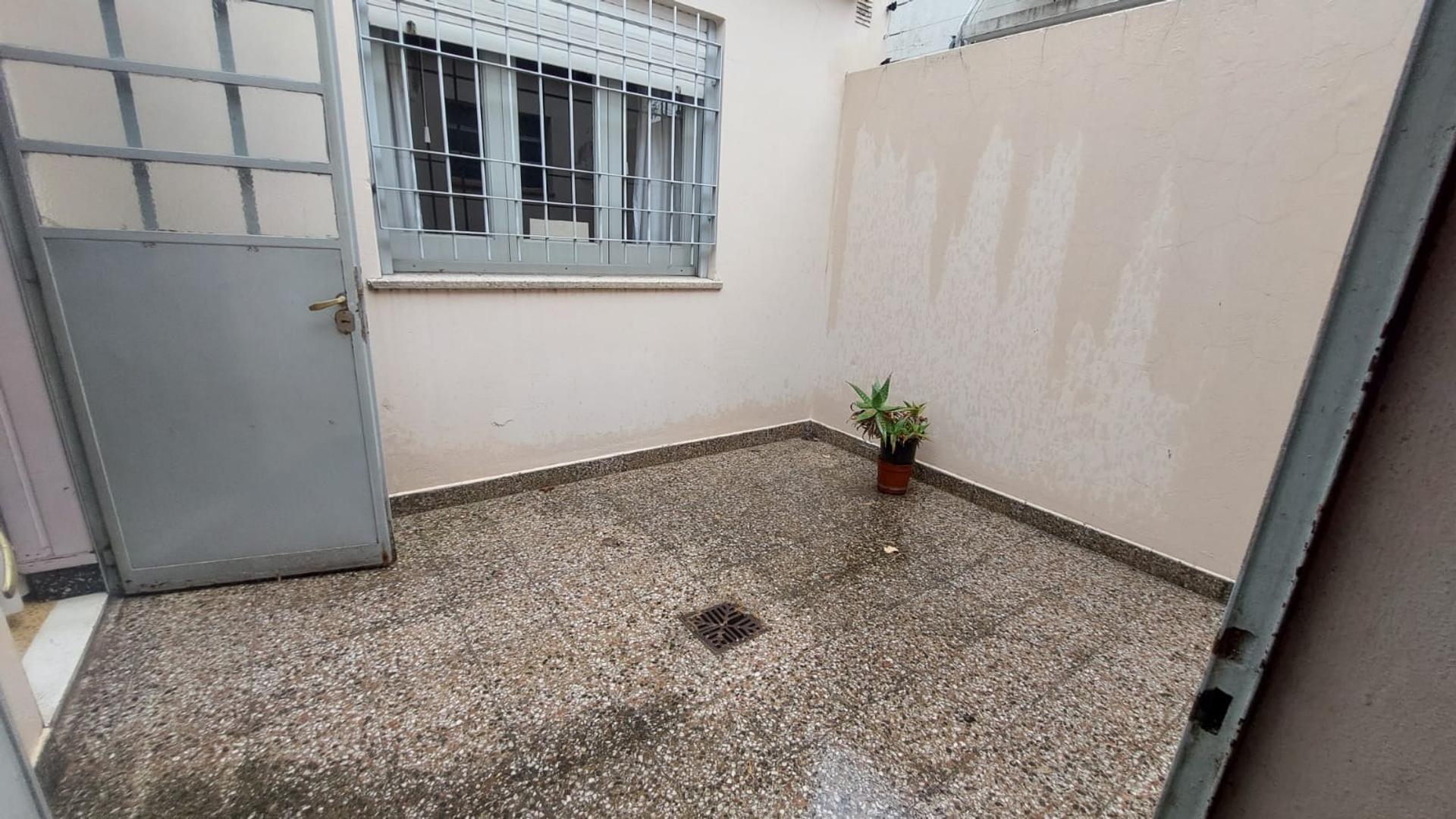 VENTA CASA OPORTUNIDAD QUILMES -3 AMBIENTES/GALPÓN AL FONDO