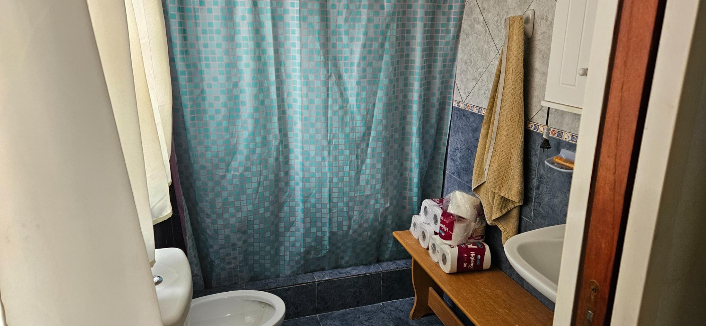 Casa, 3 locales, galpón - Chaco 2200 - R. Calzada U$s 115000