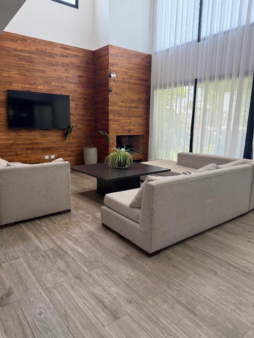 Casa en Alquiler de 4 dormitorios