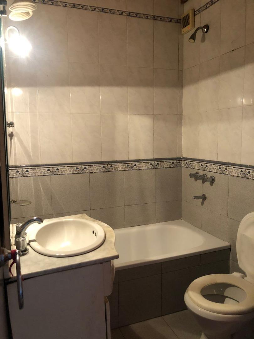 Casa en Alquiler con 1 cochera