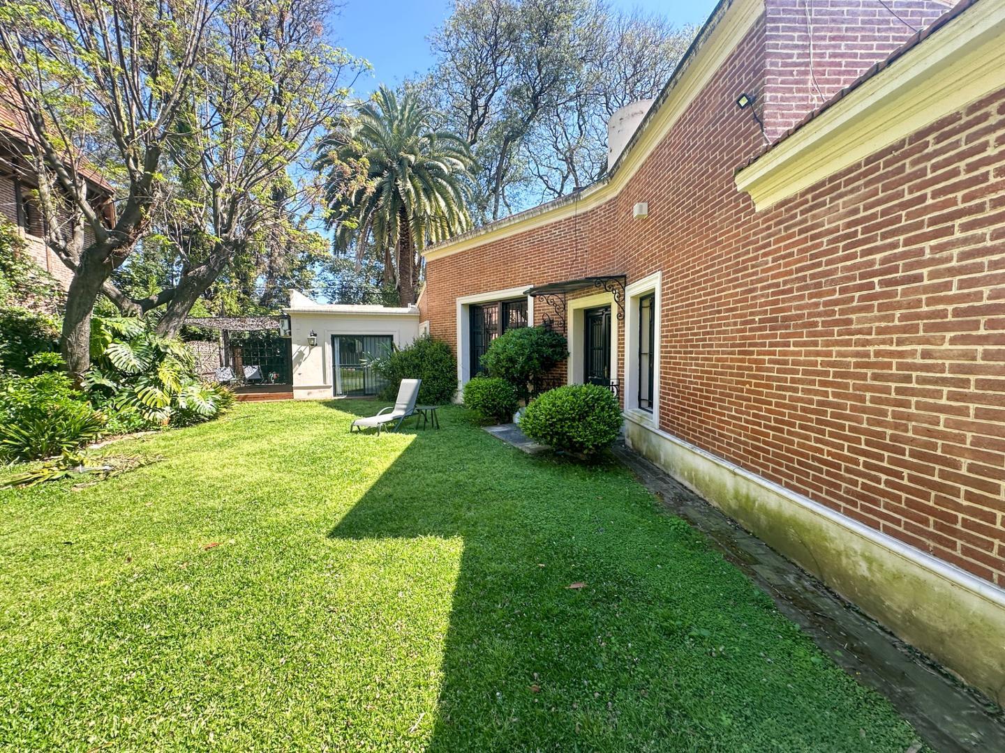 Casa 5 ambientes con 2 baños