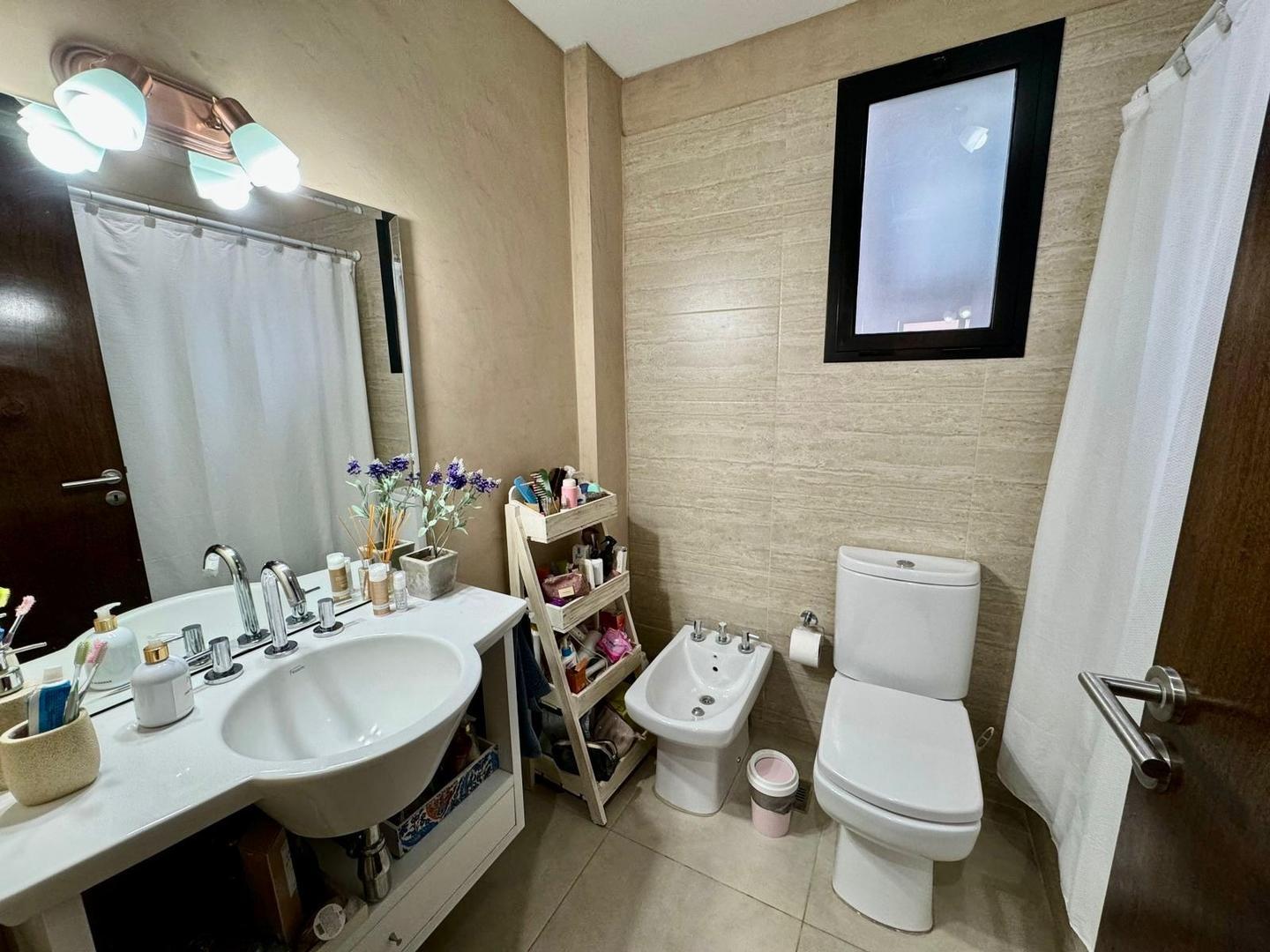 Departamento 4 ambientes con 2 baños