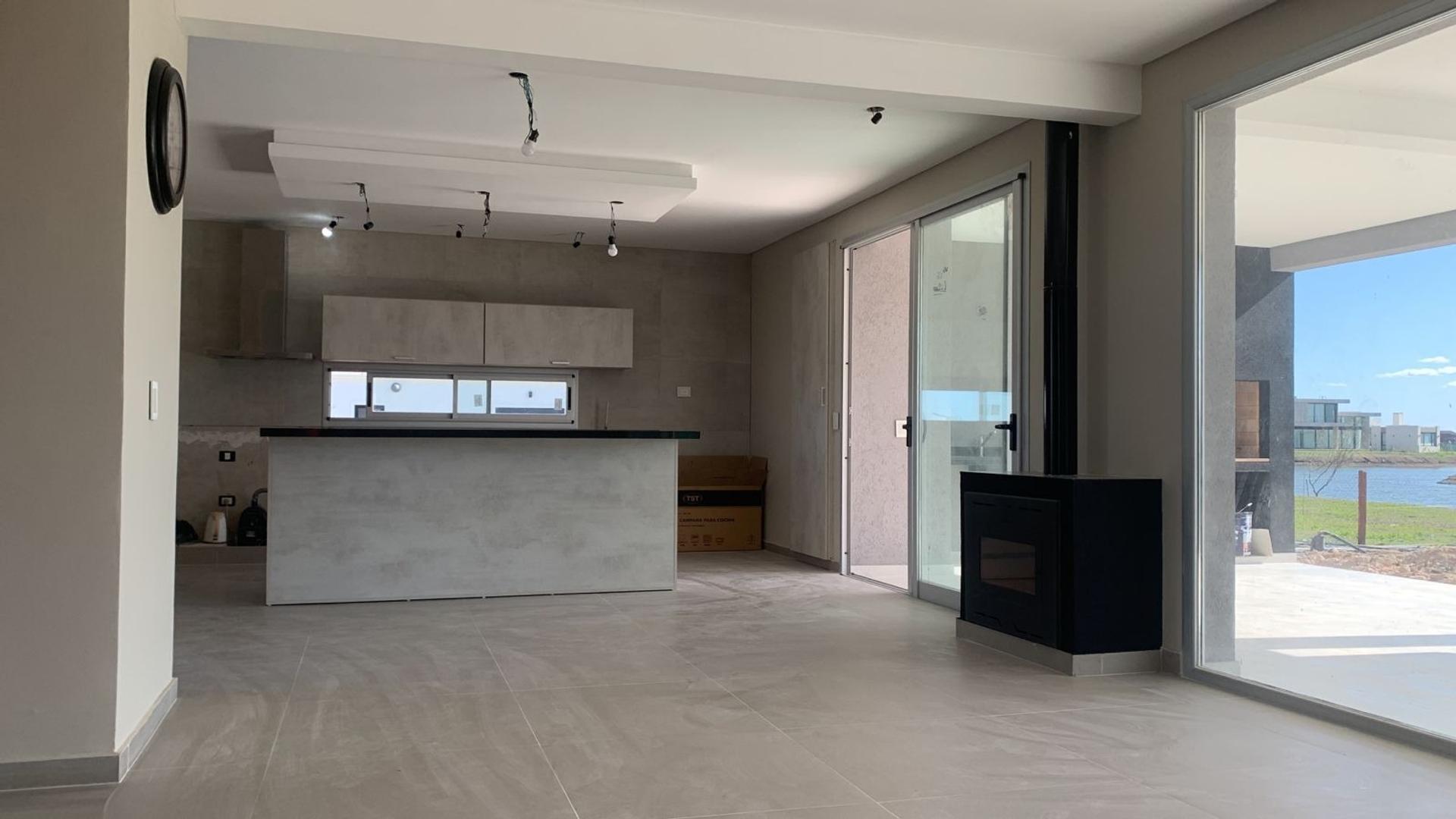 Casa 4 ambientes con 4 baños