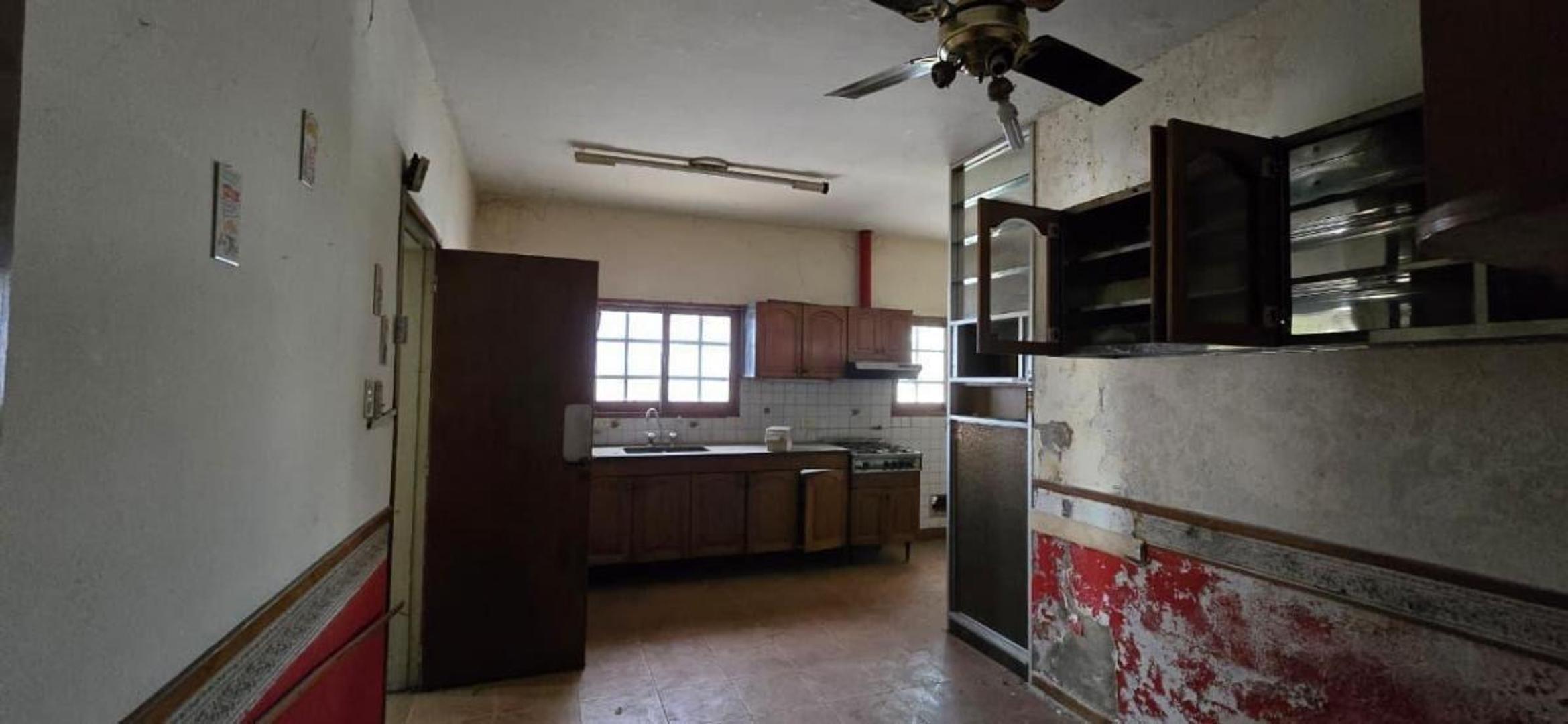 Casa 7 ambientes con 4 baños