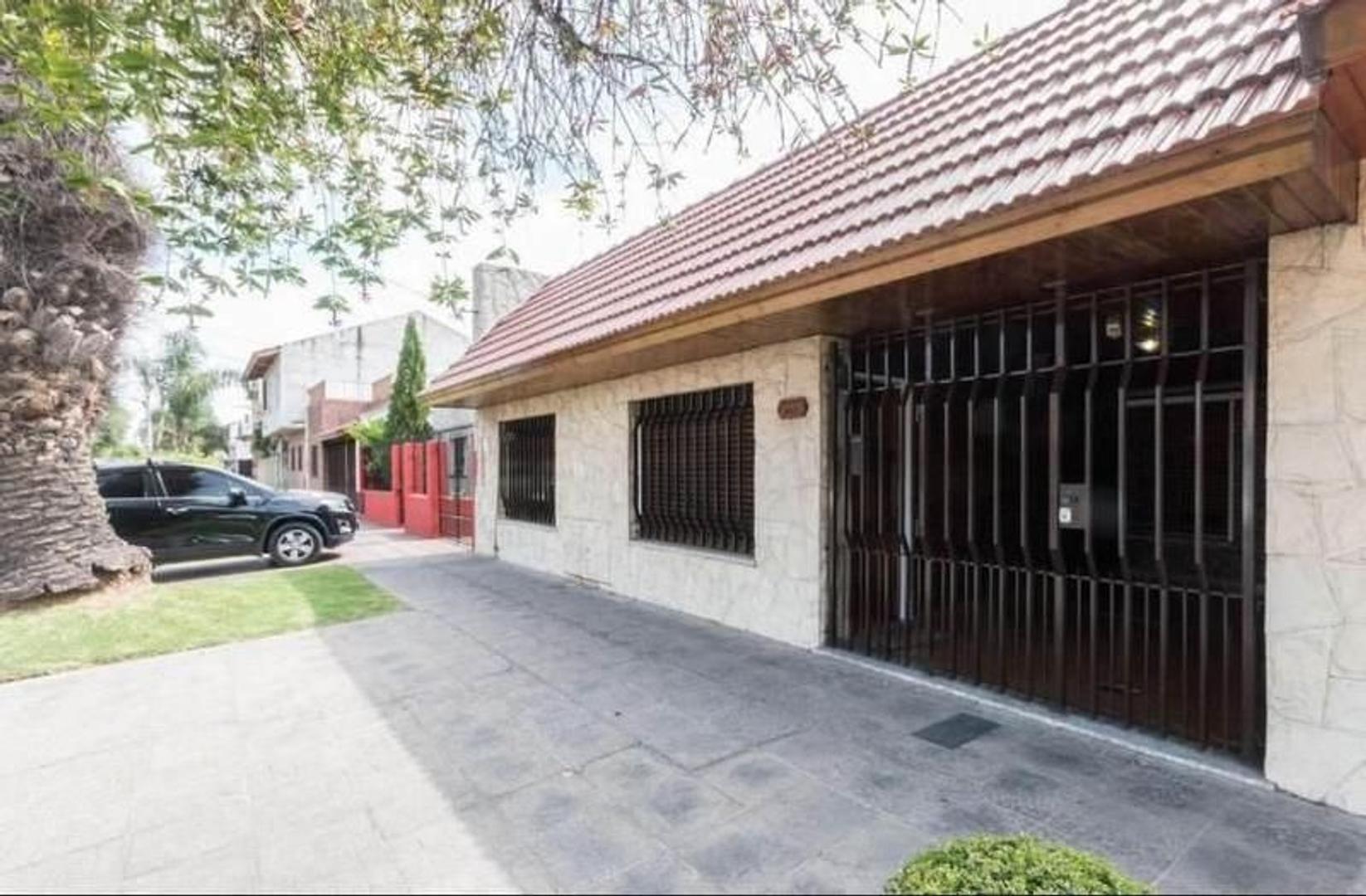 HERMOSA CASA CON GRAN LOTE A LA VENTA, OPORTUNIDAD