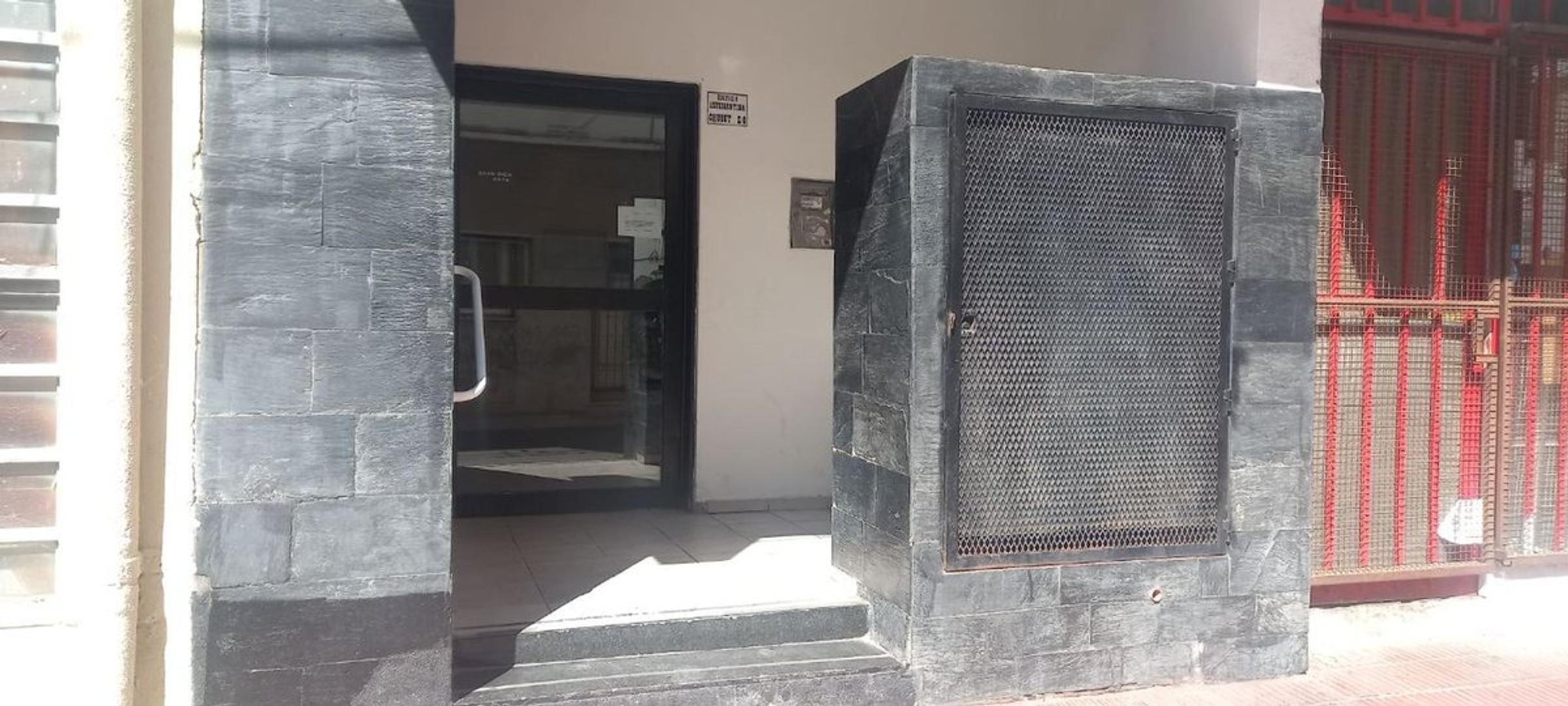 VENTA DEPARTAMENTO DUPLEX A METROS COLON B ALBERDI