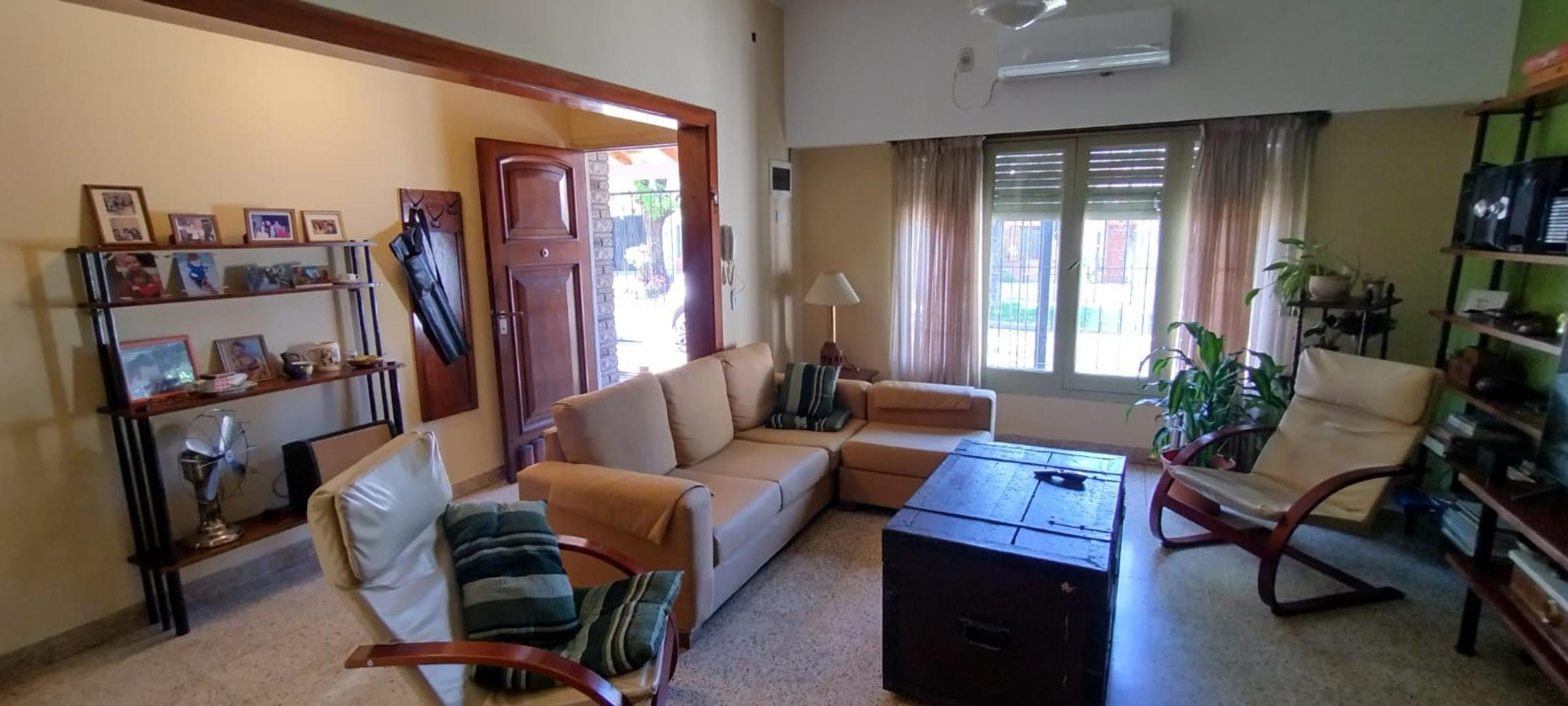Excelente chalet de 5 ambientes con depto - Villa Ballester