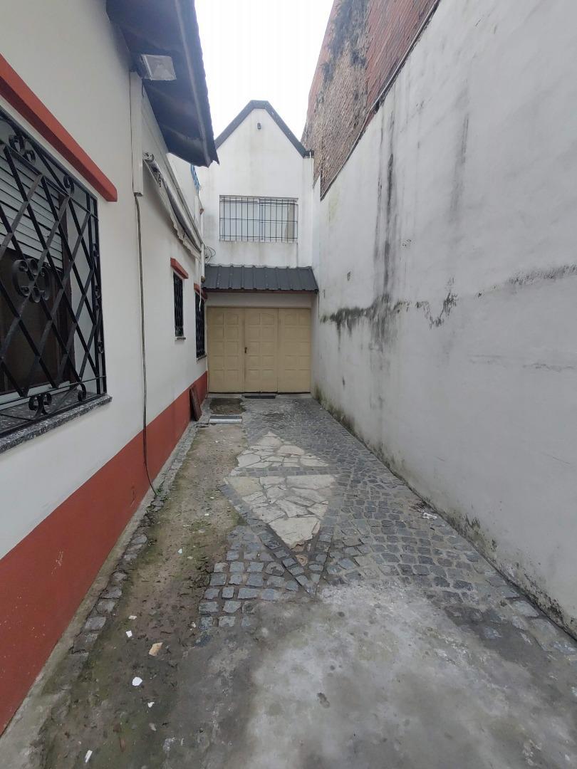 CASA DE 6 AMBIENTES EXCELENTE ESTADO 