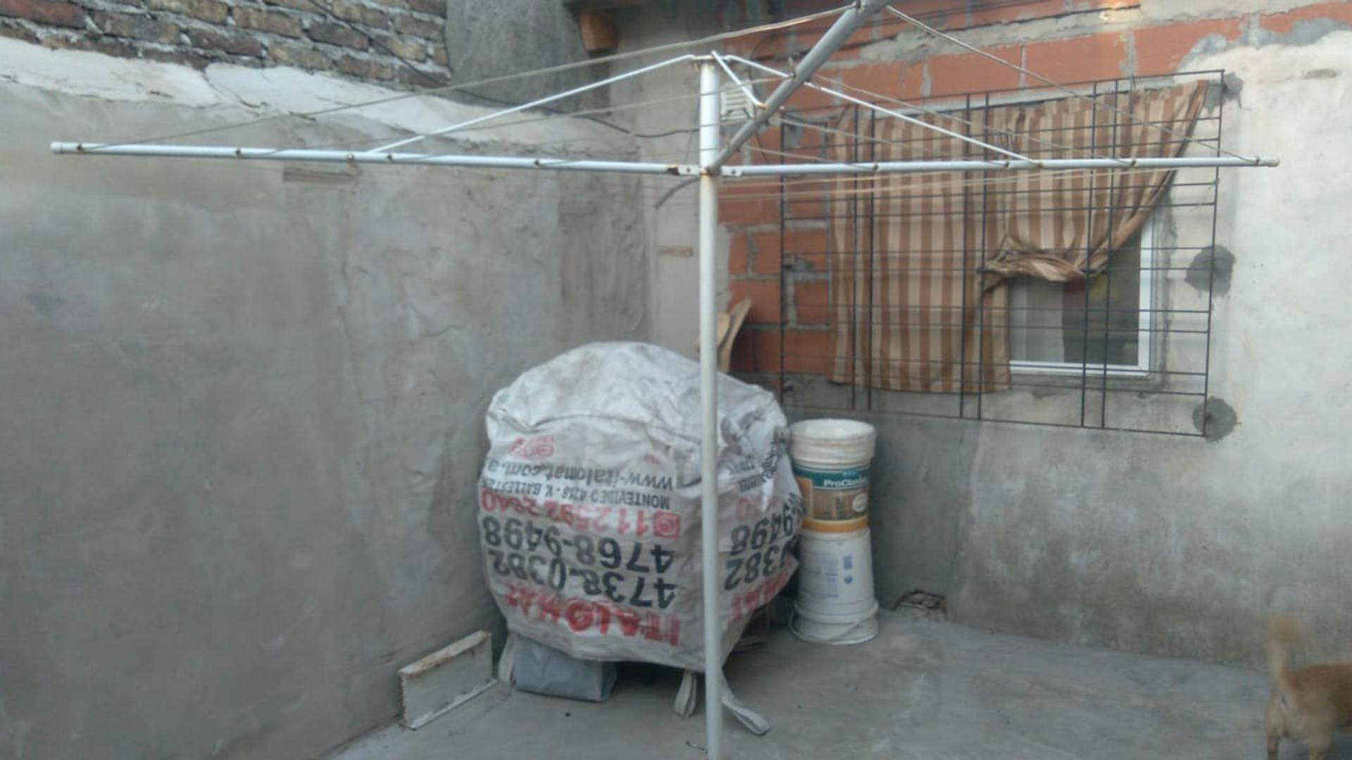 PH tipo CASA 4 AMBIENTES con jardin al frente-V. Ballester