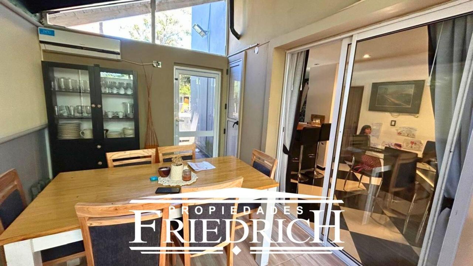 Casa en Venta con 3 cocheras