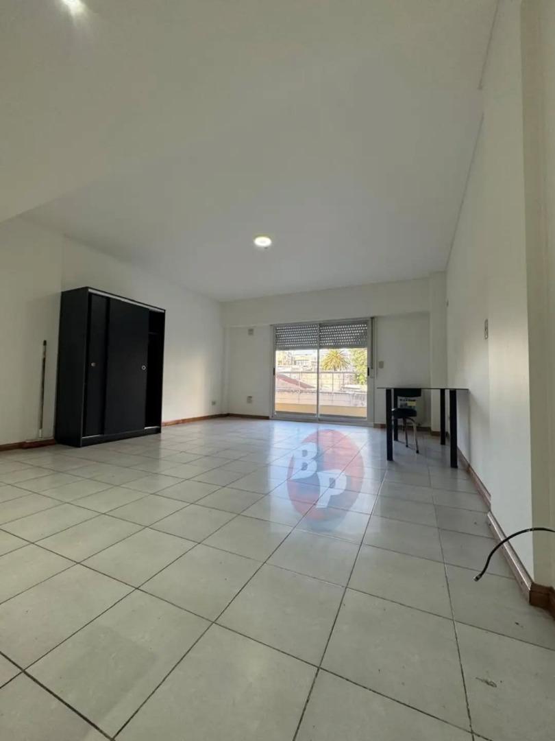 Rojas 200, Piso 2