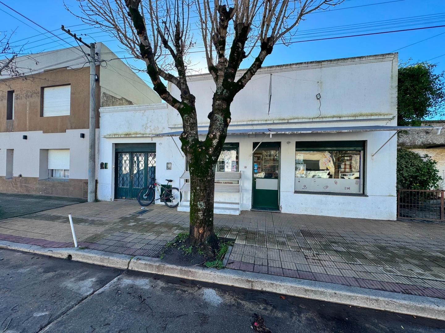 SE VENDE CASA CON LOCAL   AYACUCHO