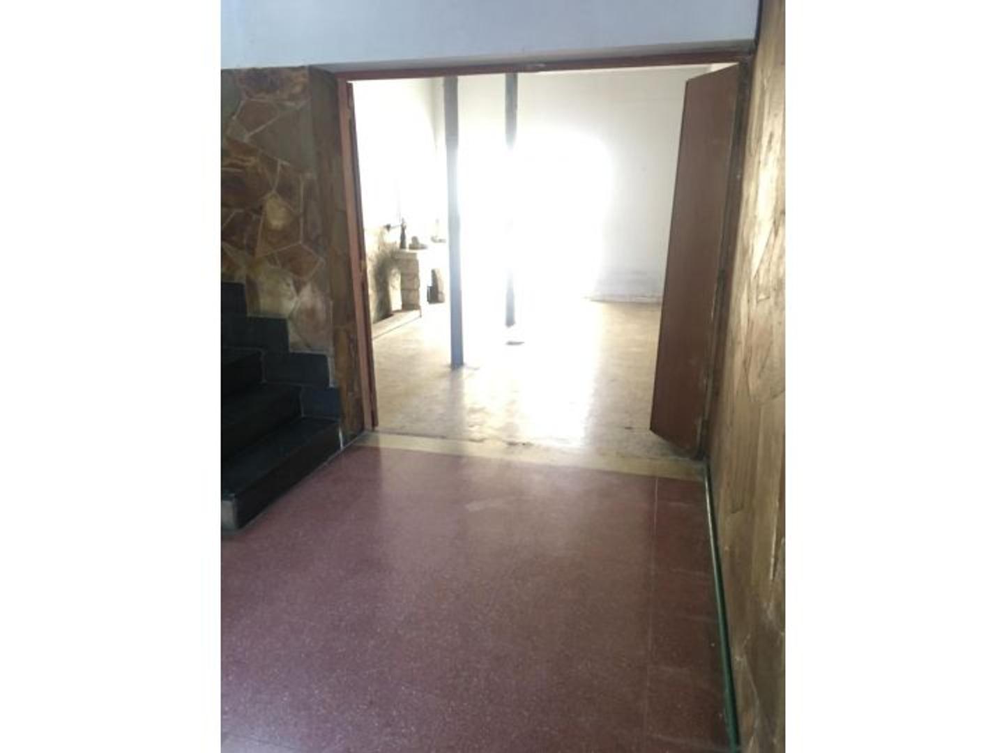 Casa 5 ambientes con 1 baño