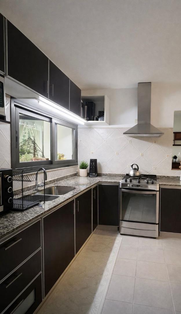 Casa en Venta con 3 cocheras