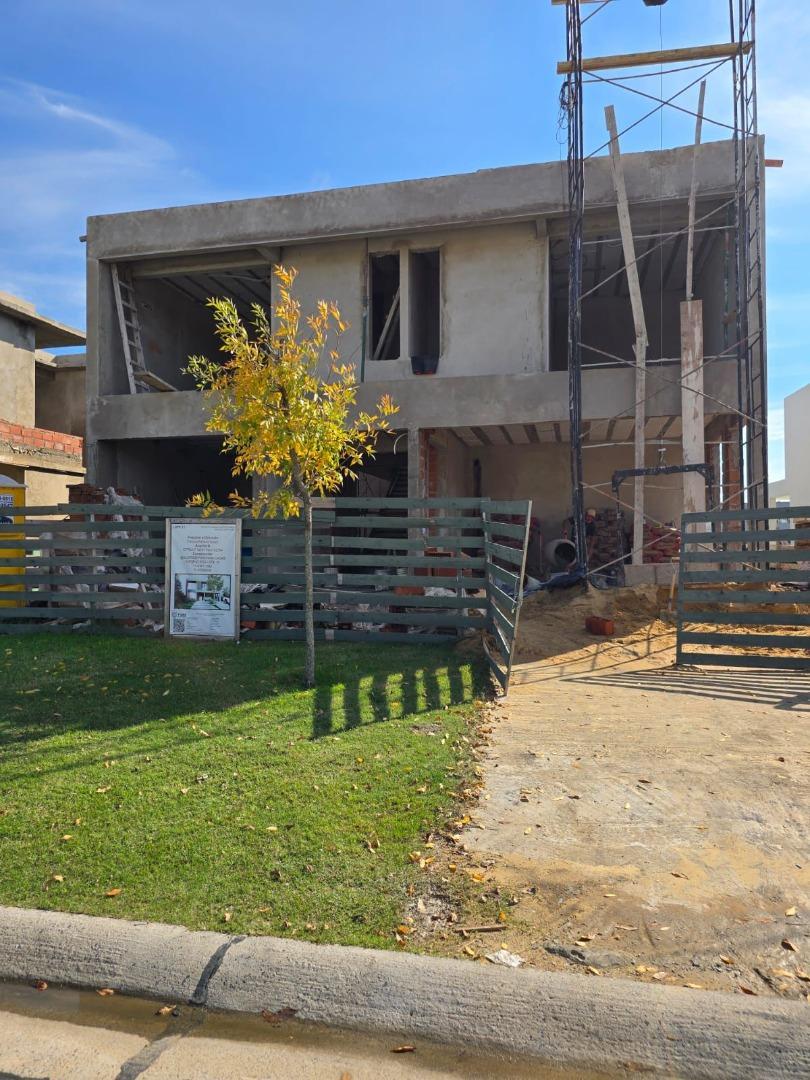 Venta casa en Nordelta Carpinchos 5 Ambientes al agua