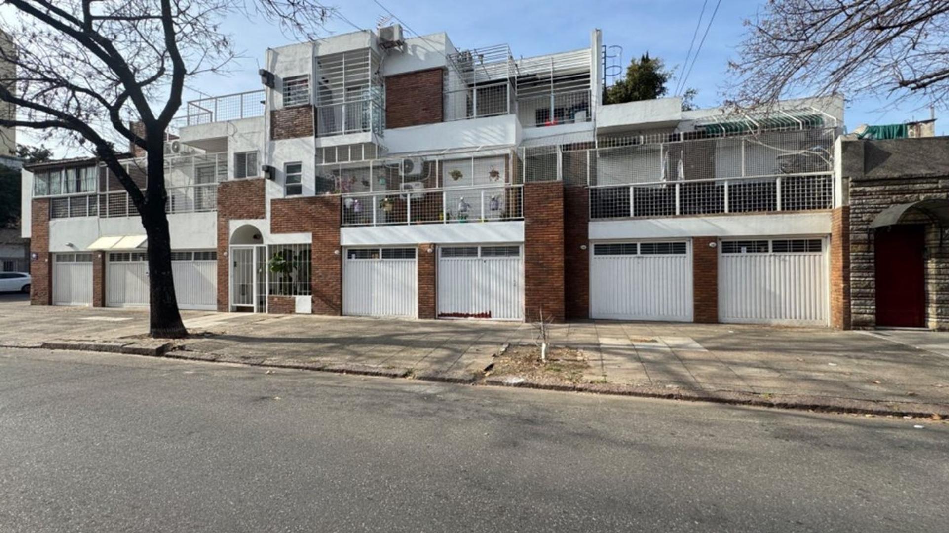 Cochera Privada en Venta con baño en Liniers