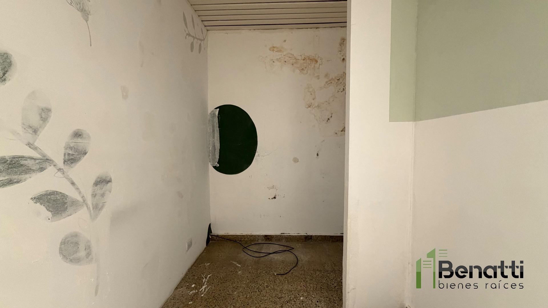 Local en alquiler con vidriera en zona céntrica Ciudadela