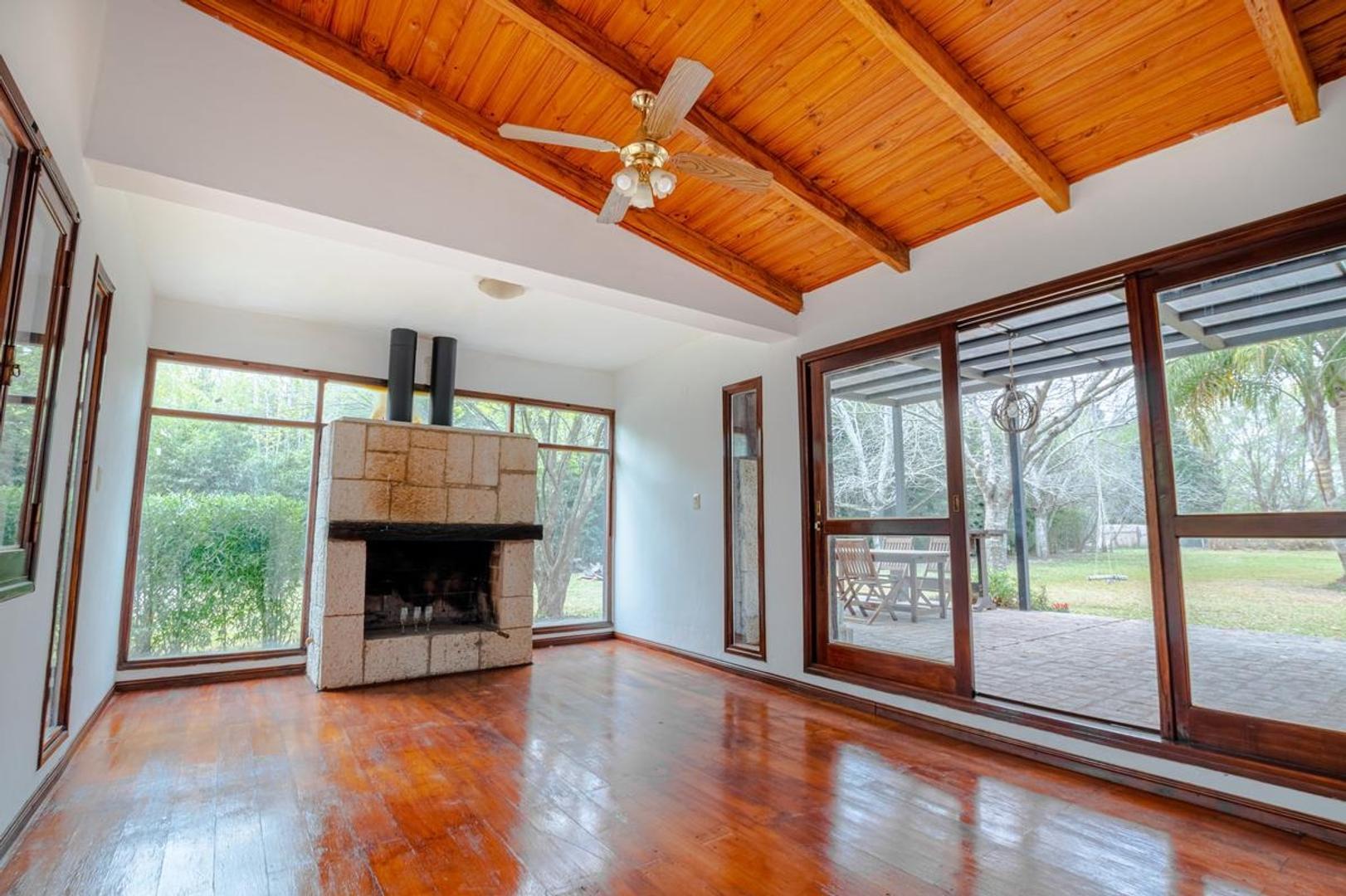 GRAN CASA DE ESTILO CAMPESTRE EN VENTA  EN LOS RAIGALES