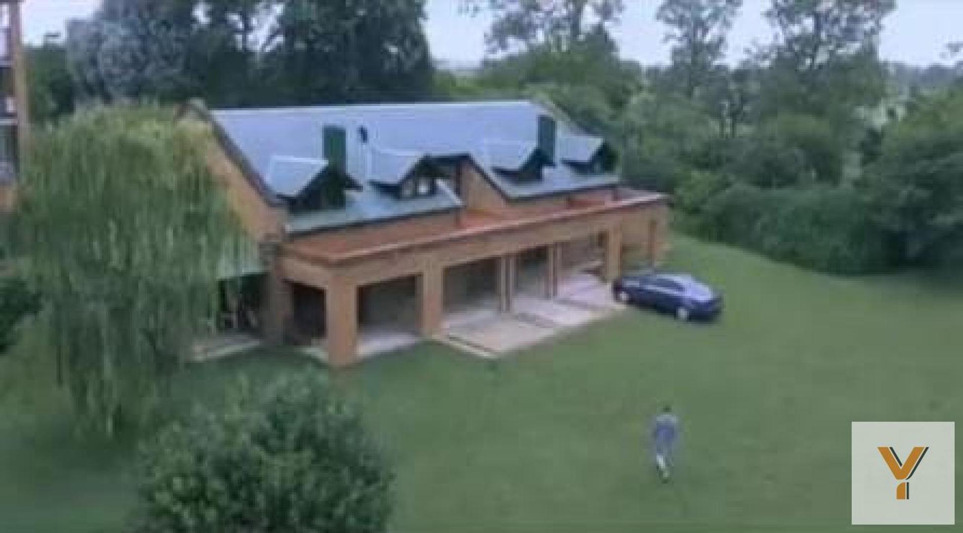 Casa en venta - 4 Dormitorios 4 Baños - 120.000Mts2 - Luján