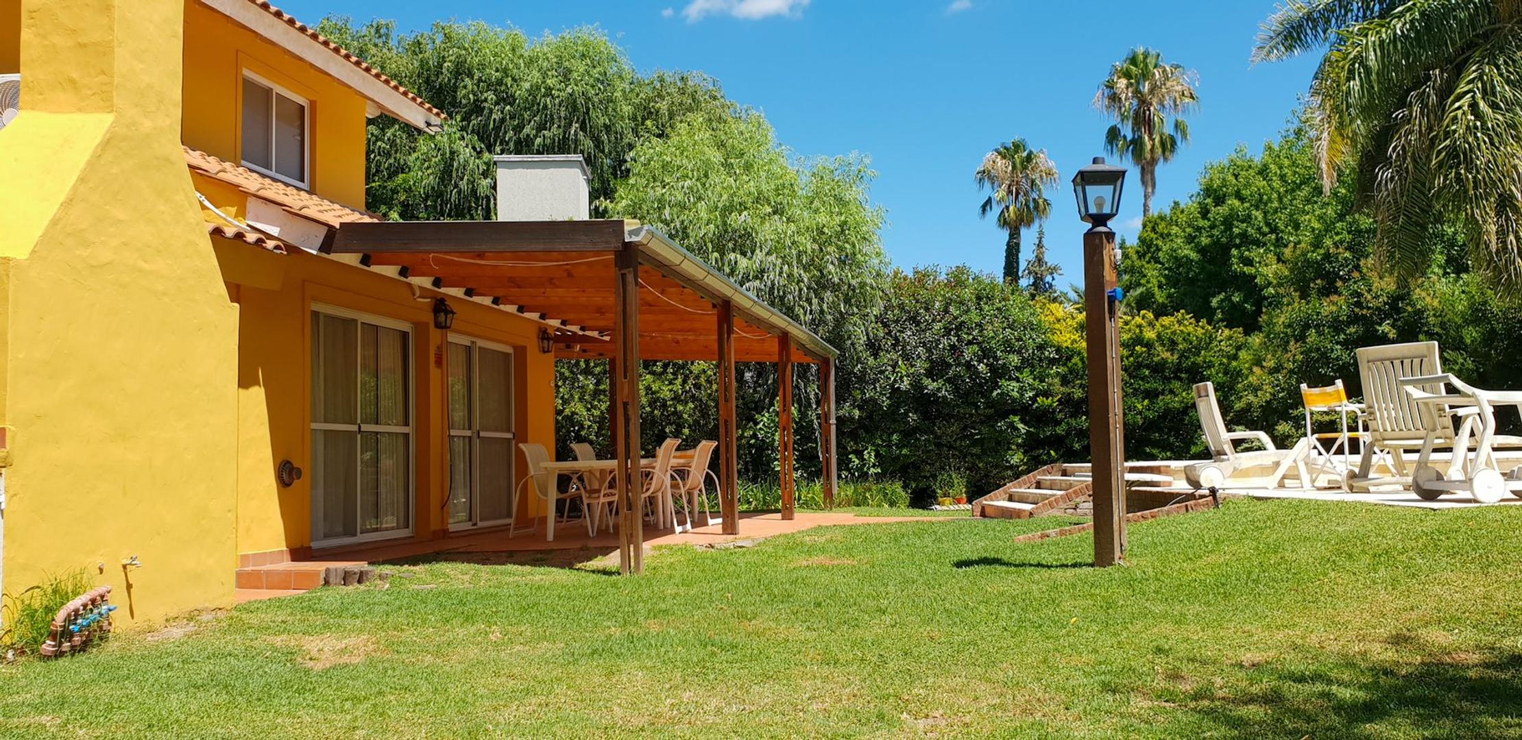 Casa 4 ambientes con 3 baños