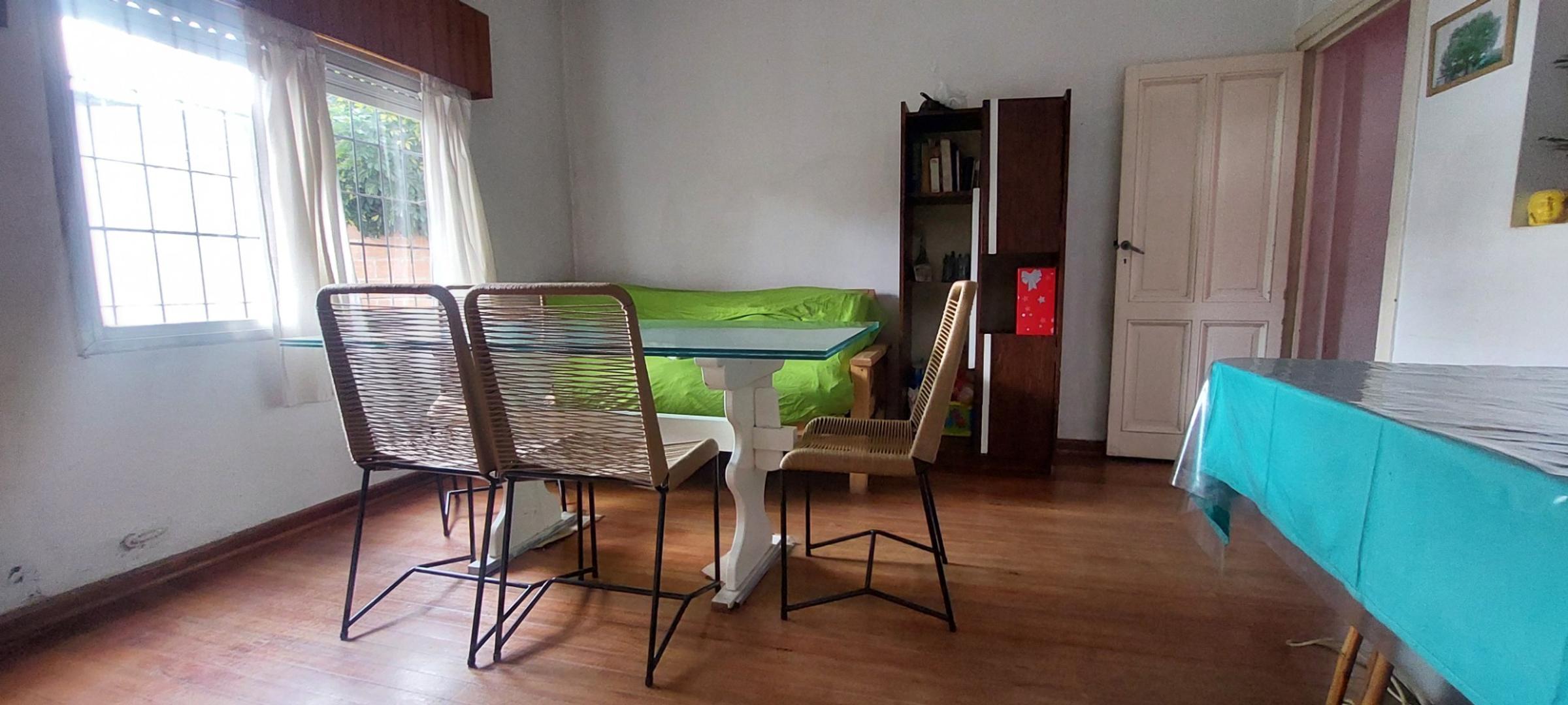 Casa en Venta con 3 cocheras