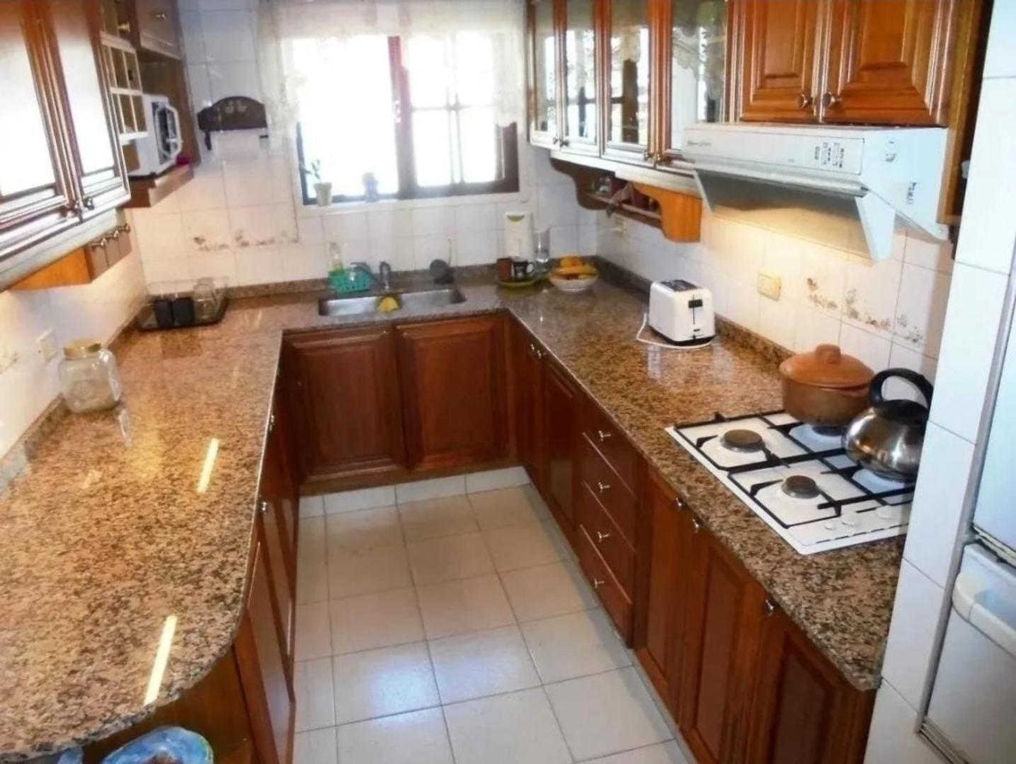 Departamento 6 ambientes con 4 baños