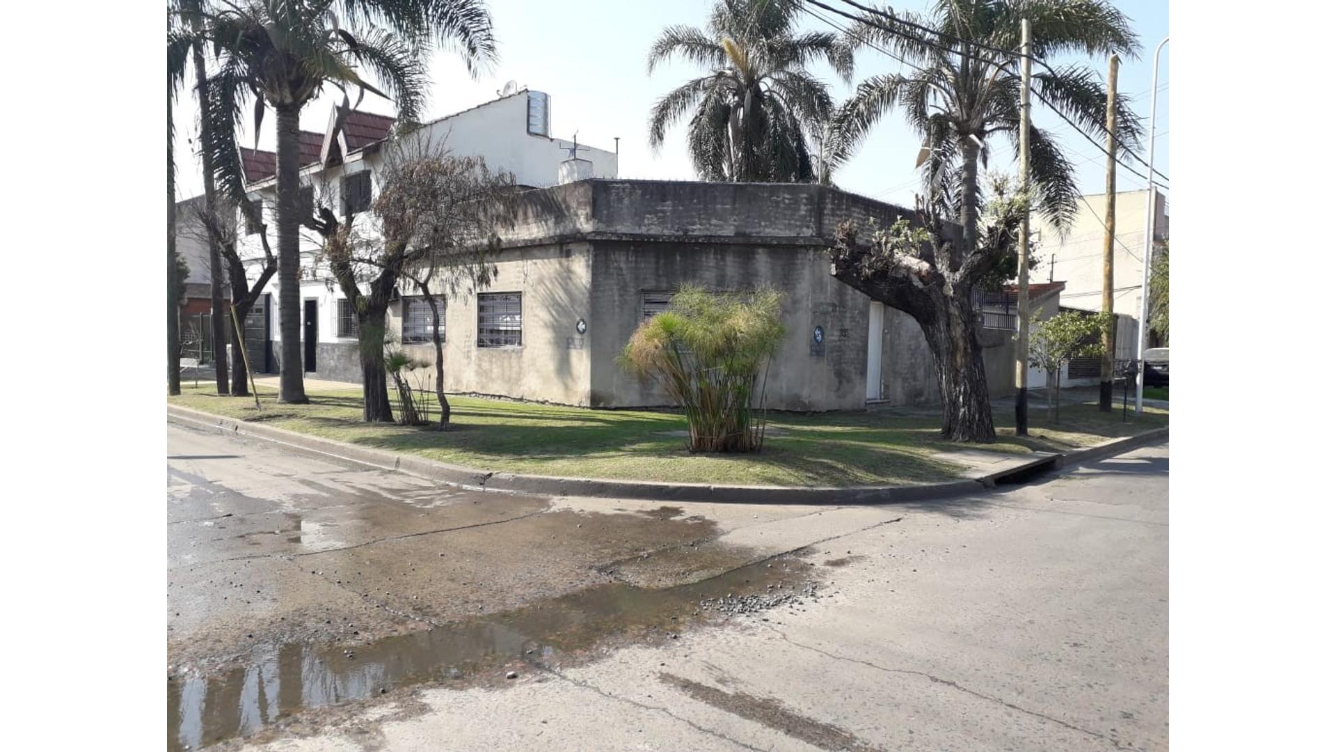 CASA EN VENTA  4 ambientes Remedios de escalada Lanus