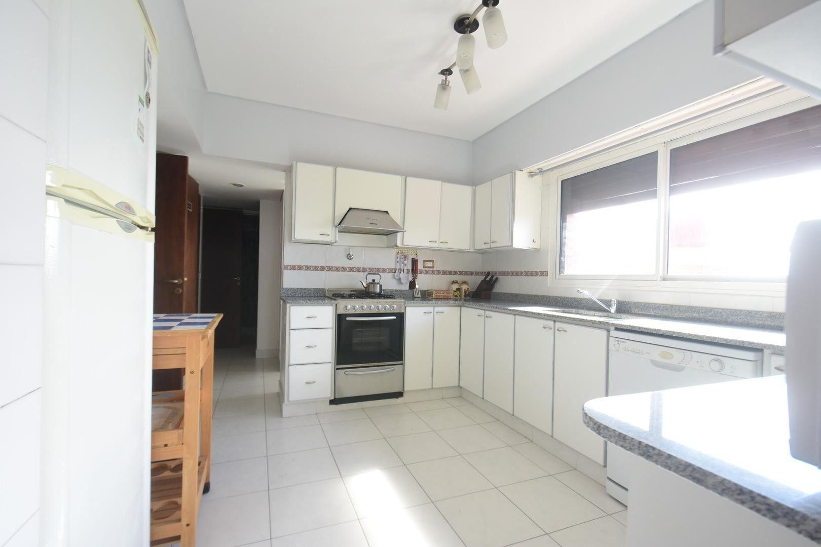 Cabrera 2400, Piso 3