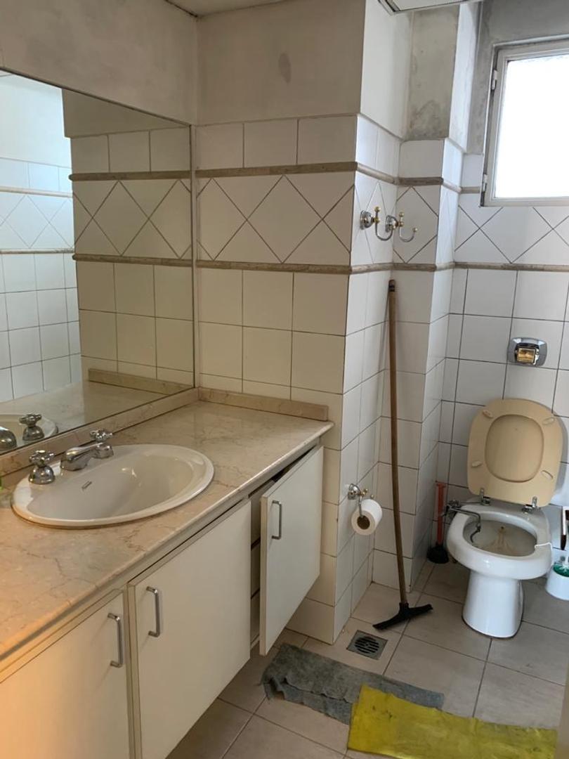 Oficina 5 ambientes con 1 baño